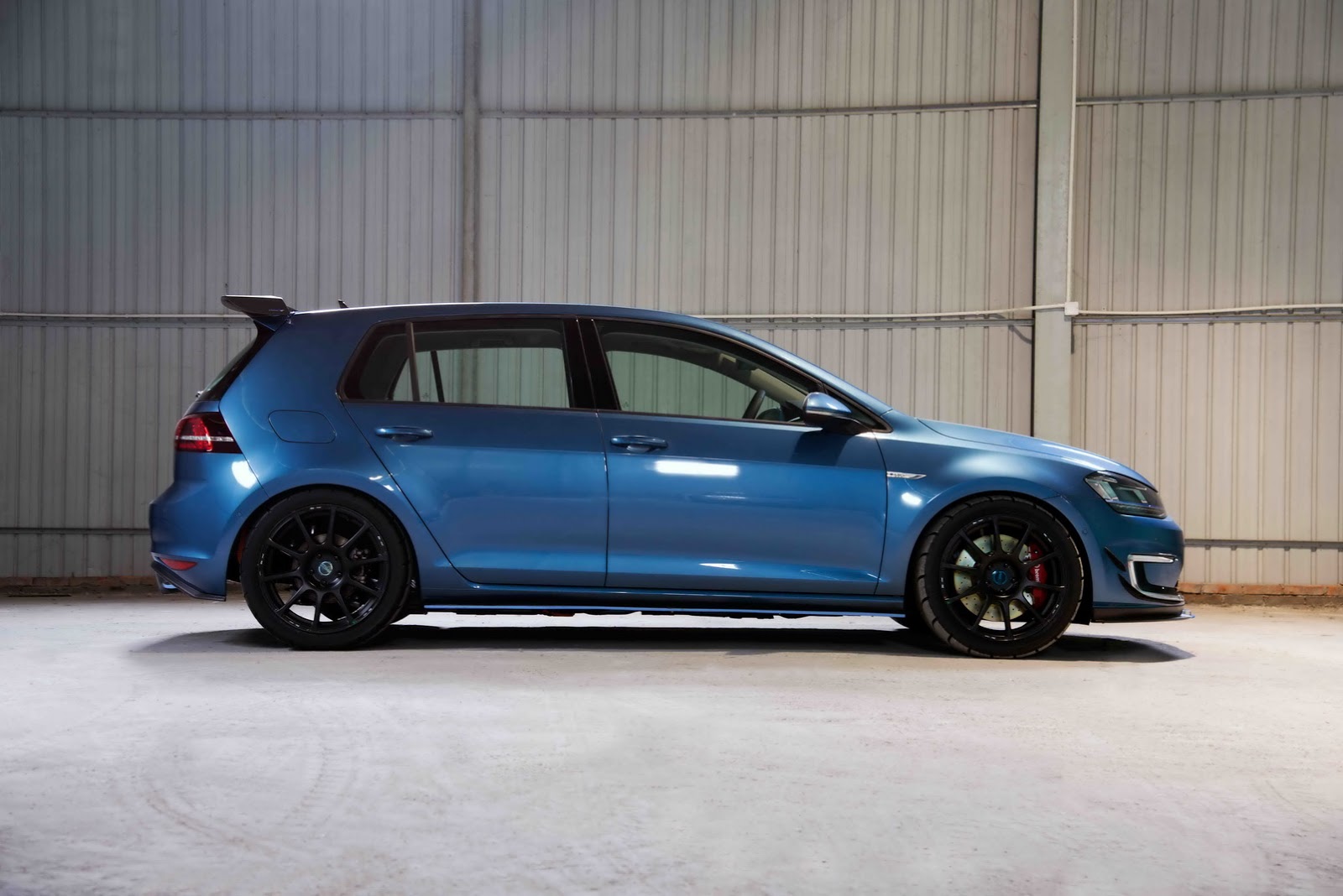 Volkswagen_e-Golf_Razor_7E_by_RevoZport_19