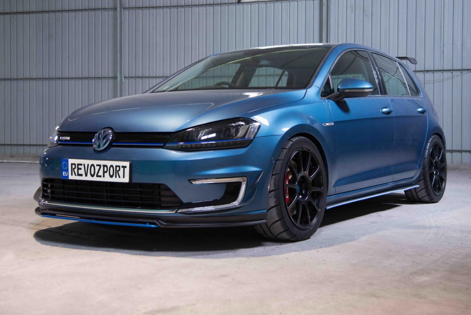 Volkswagen_e-Golf_Razor_7E_by_RevoZport_21