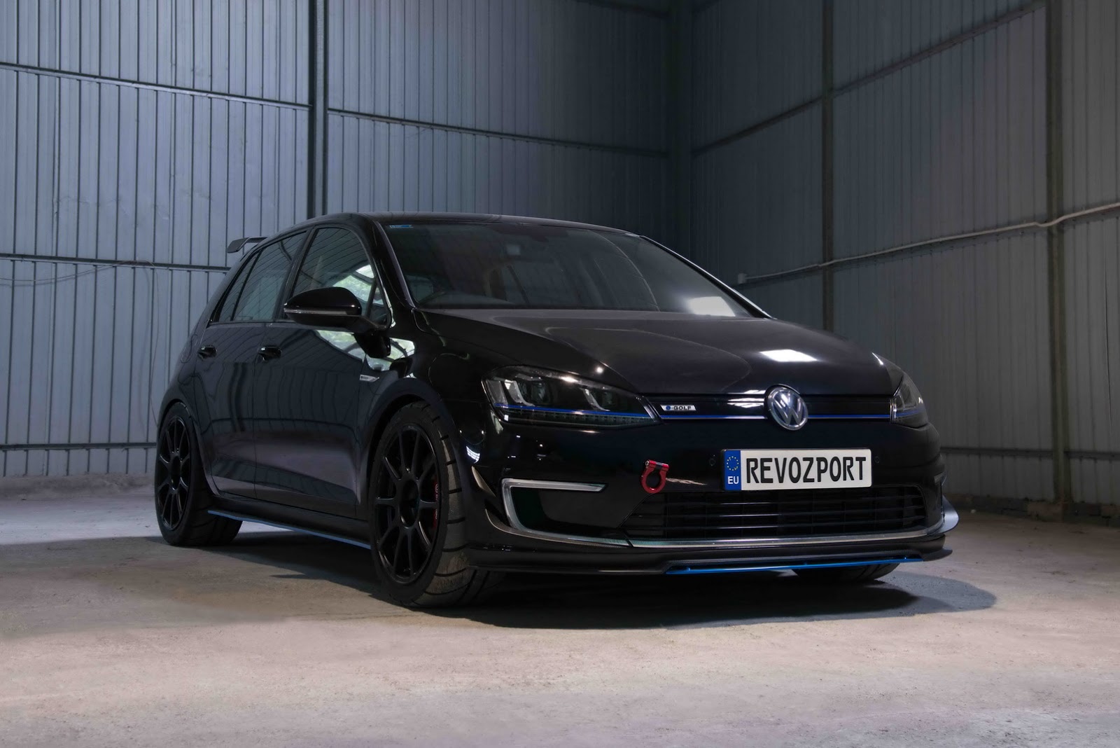 Volkswagen_e-Golf_Razor_7E_by_RevoZport_23