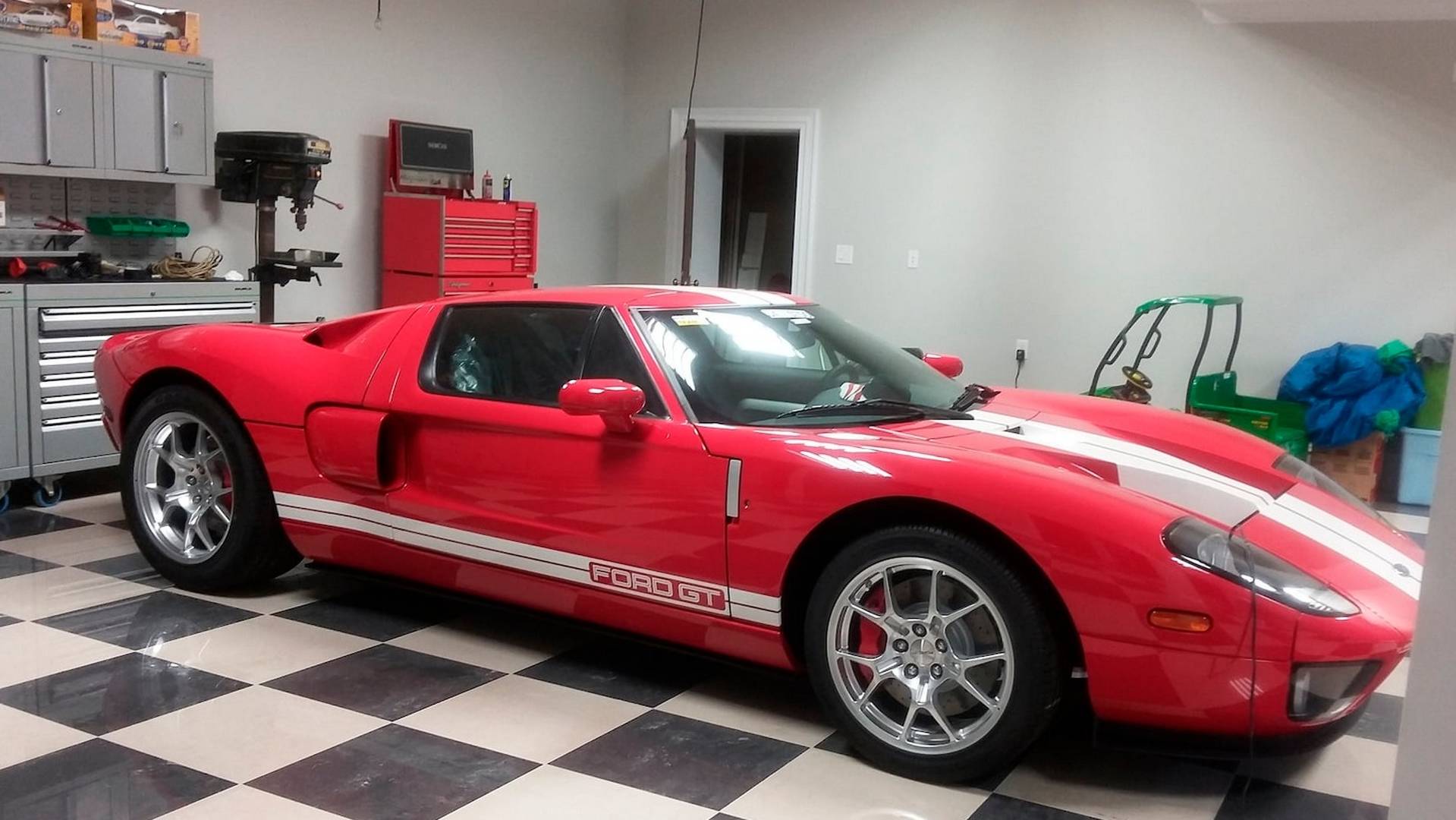 2006_Ford_GT_for_sale_0003