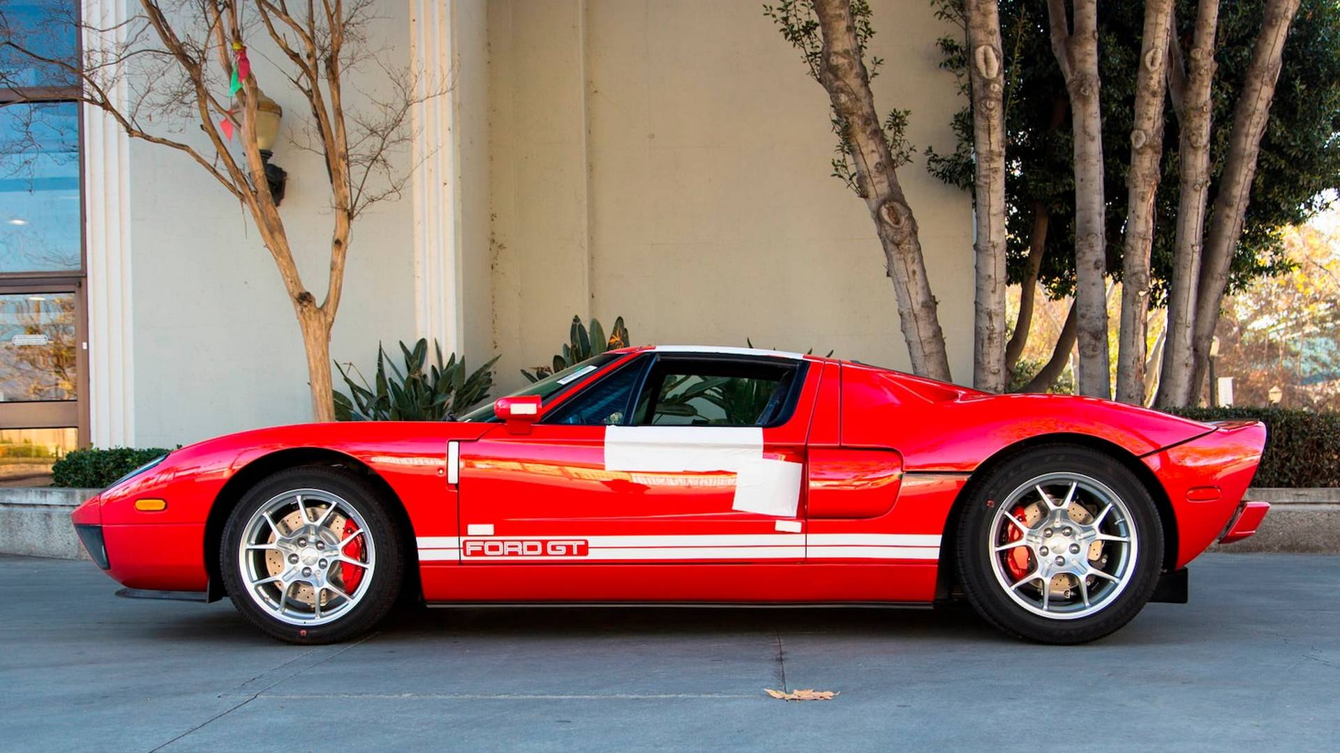 2006_Ford_GT_for_sale_0009