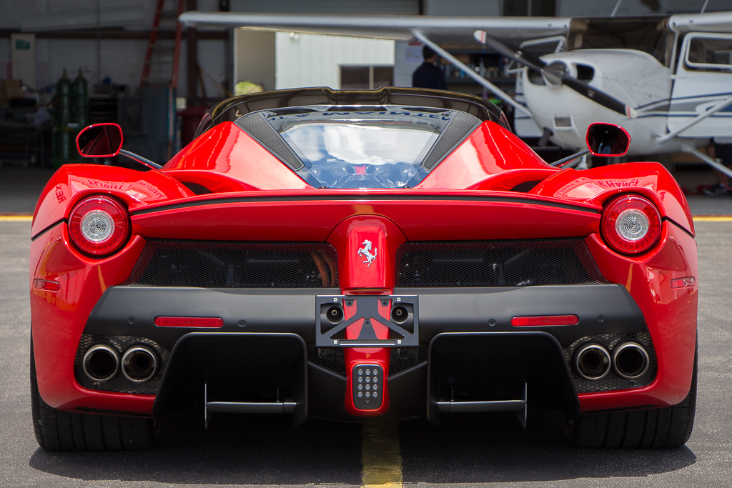 2015_Ferrari_LaFerrari_0046
