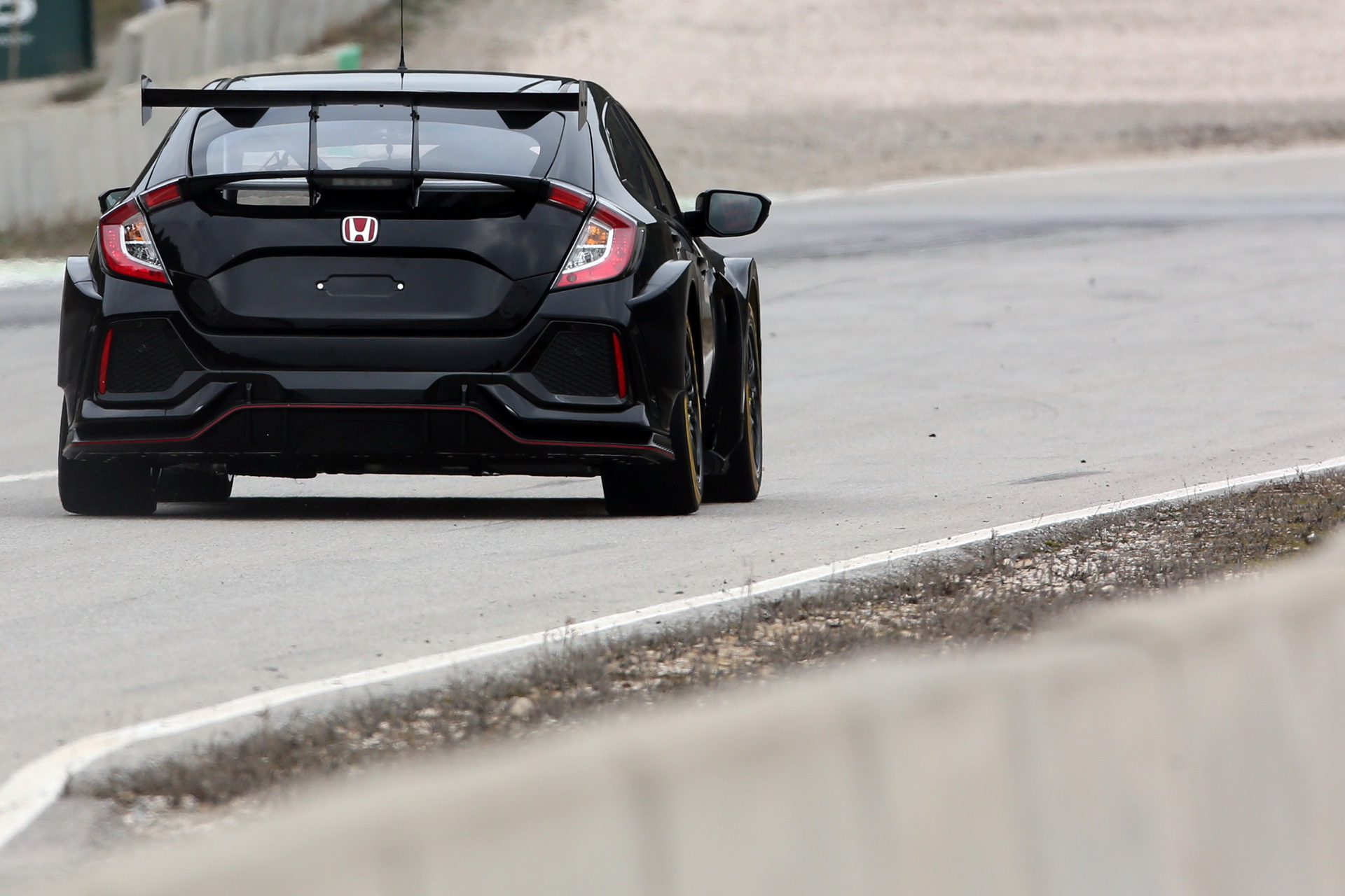 2018_Honda_Civic_Type_R_BTCC_0002