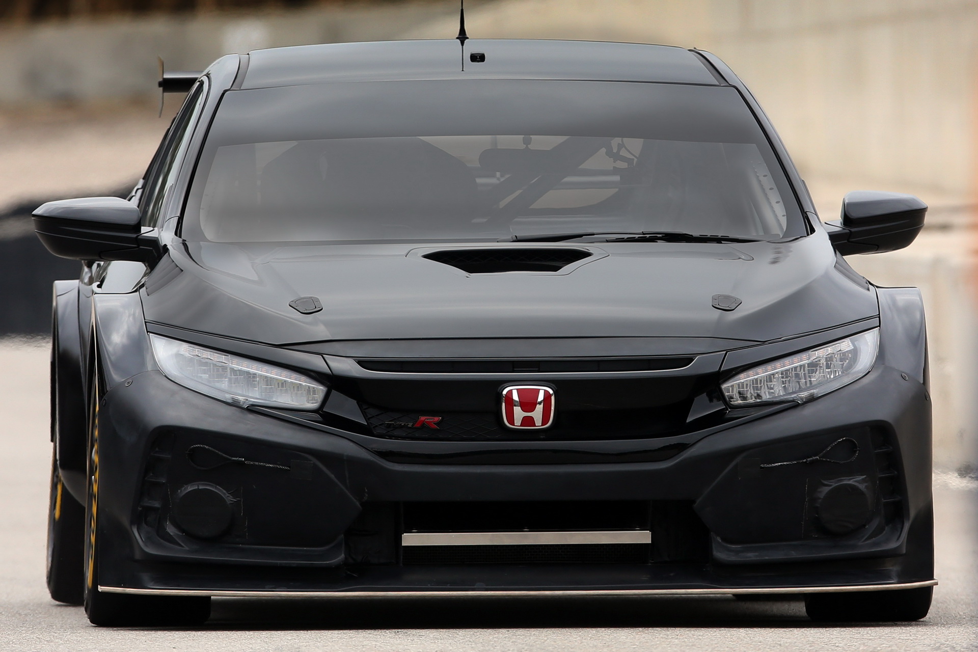 2018_Honda_Civic_Type_R_BTCC_0003