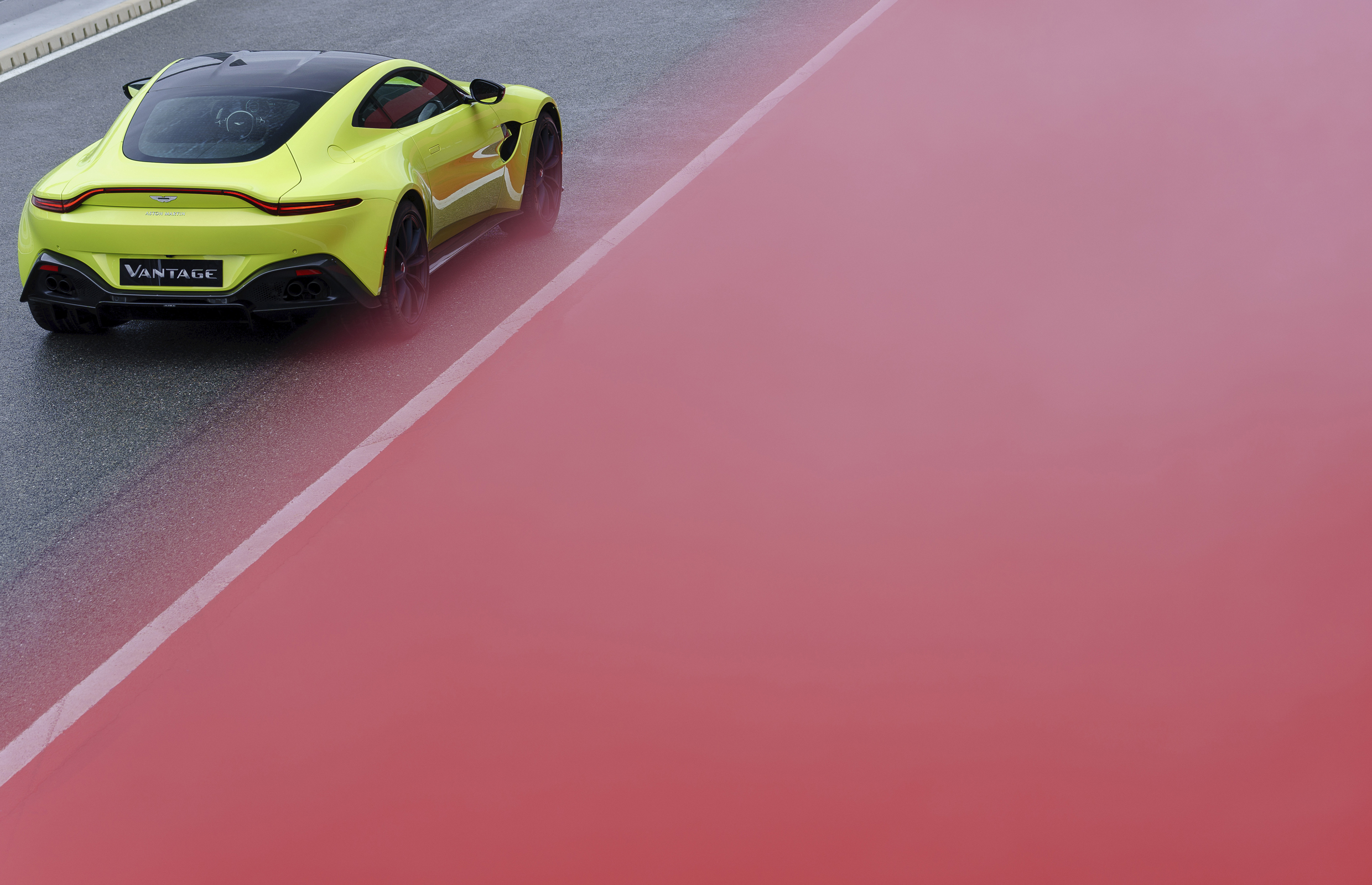 2019_Aston_Martin_Vantage_0003