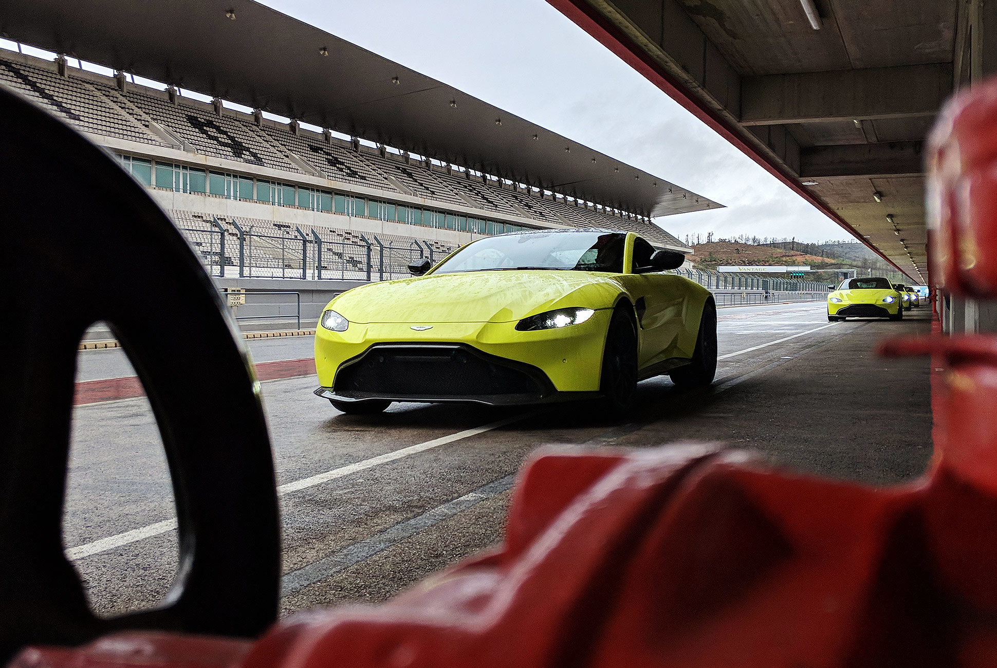 2019_Aston_Martin_Vantage_0004