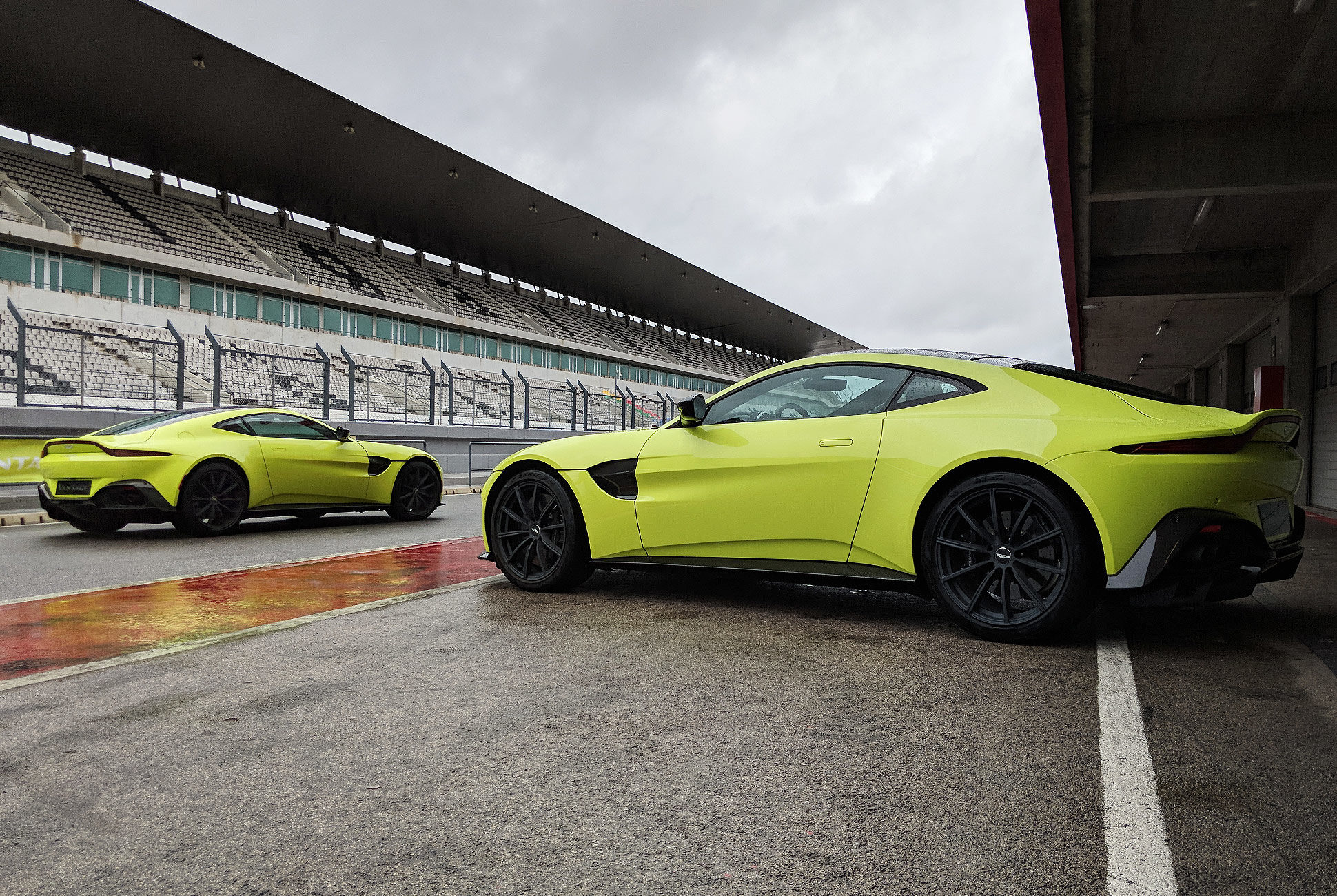 2019_Aston_Martin_Vantage_0005