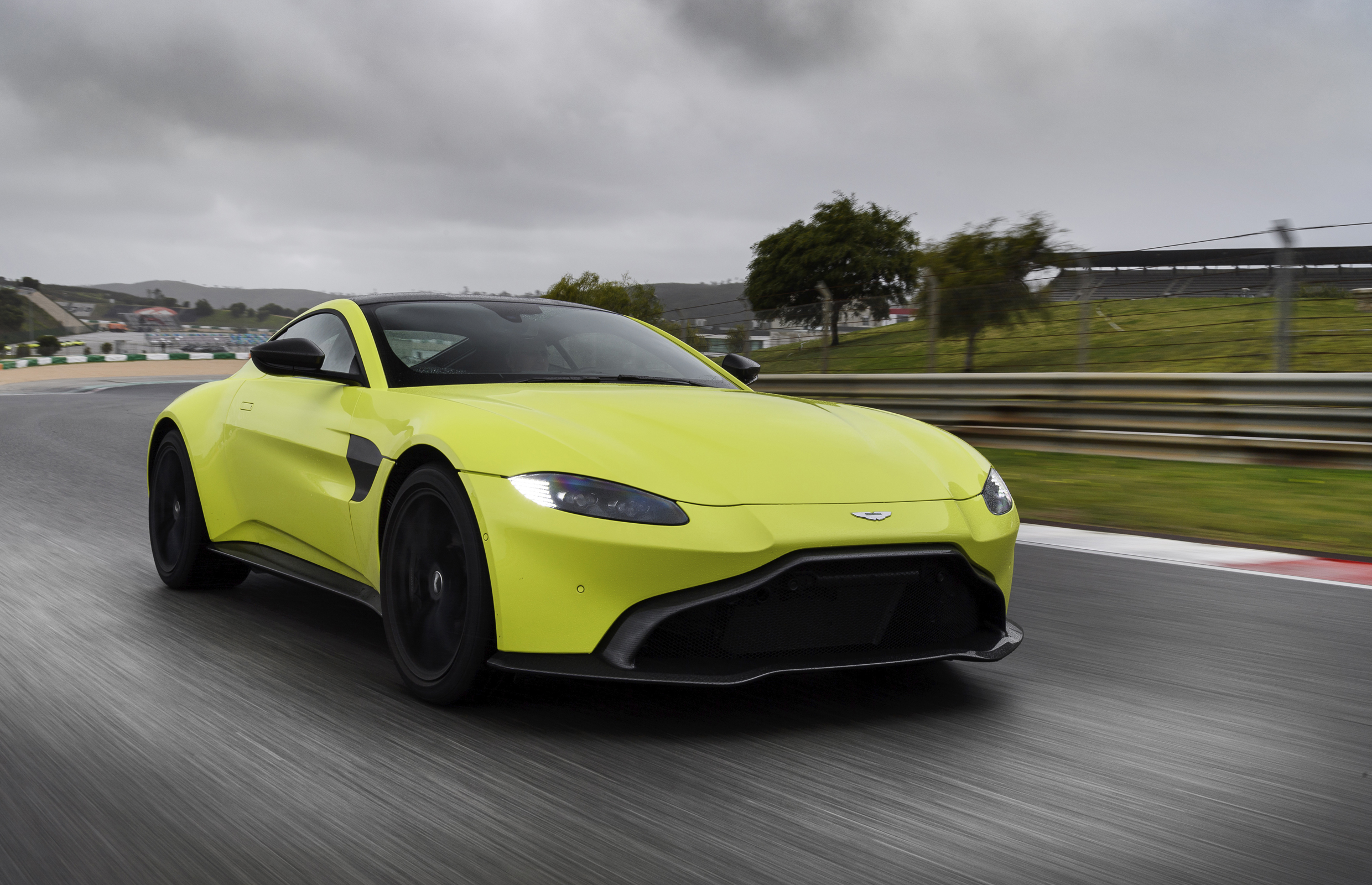 2019_Aston_Martin_Vantage_0007