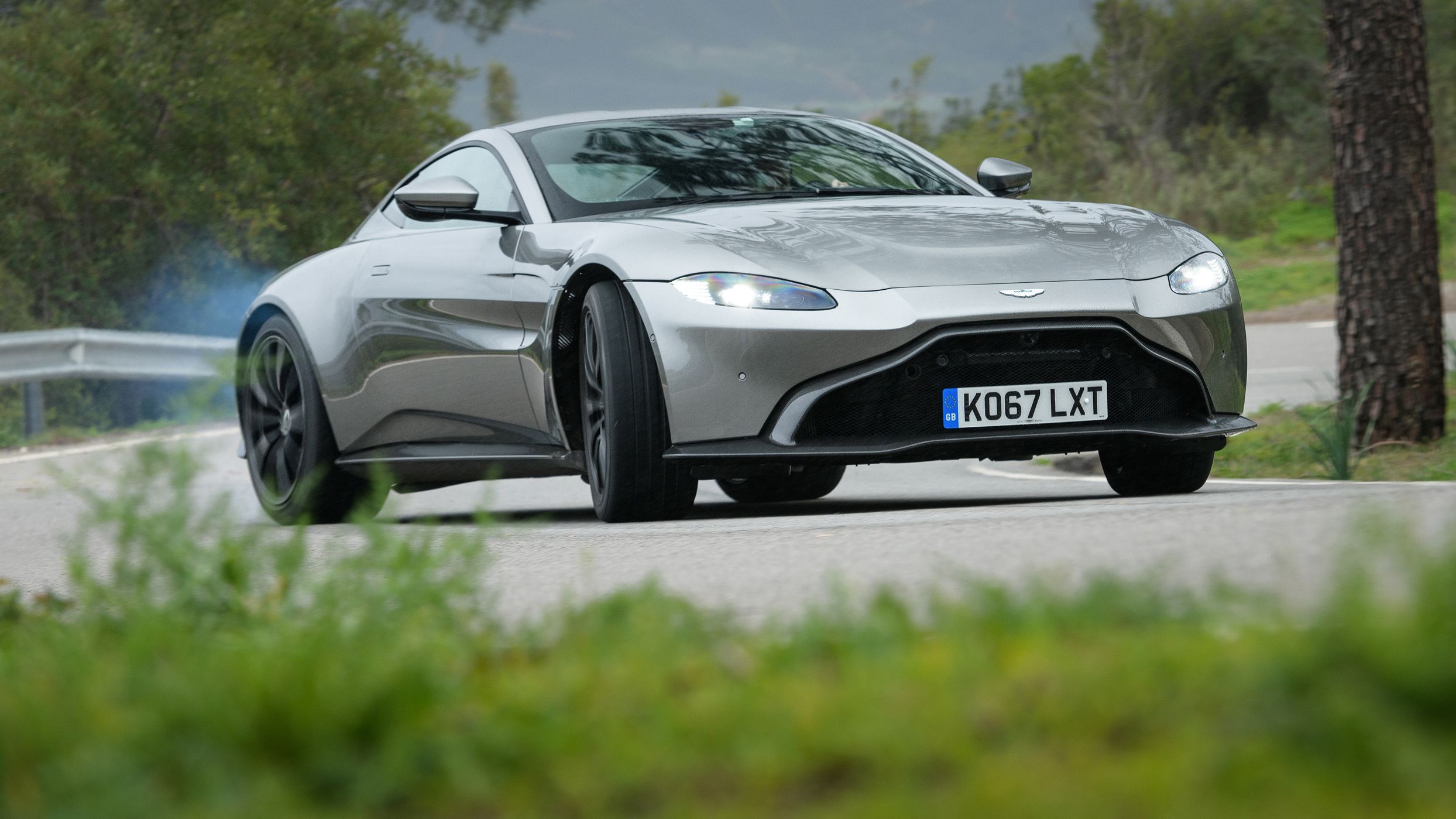 2019_Aston_Martin_Vantage_0008