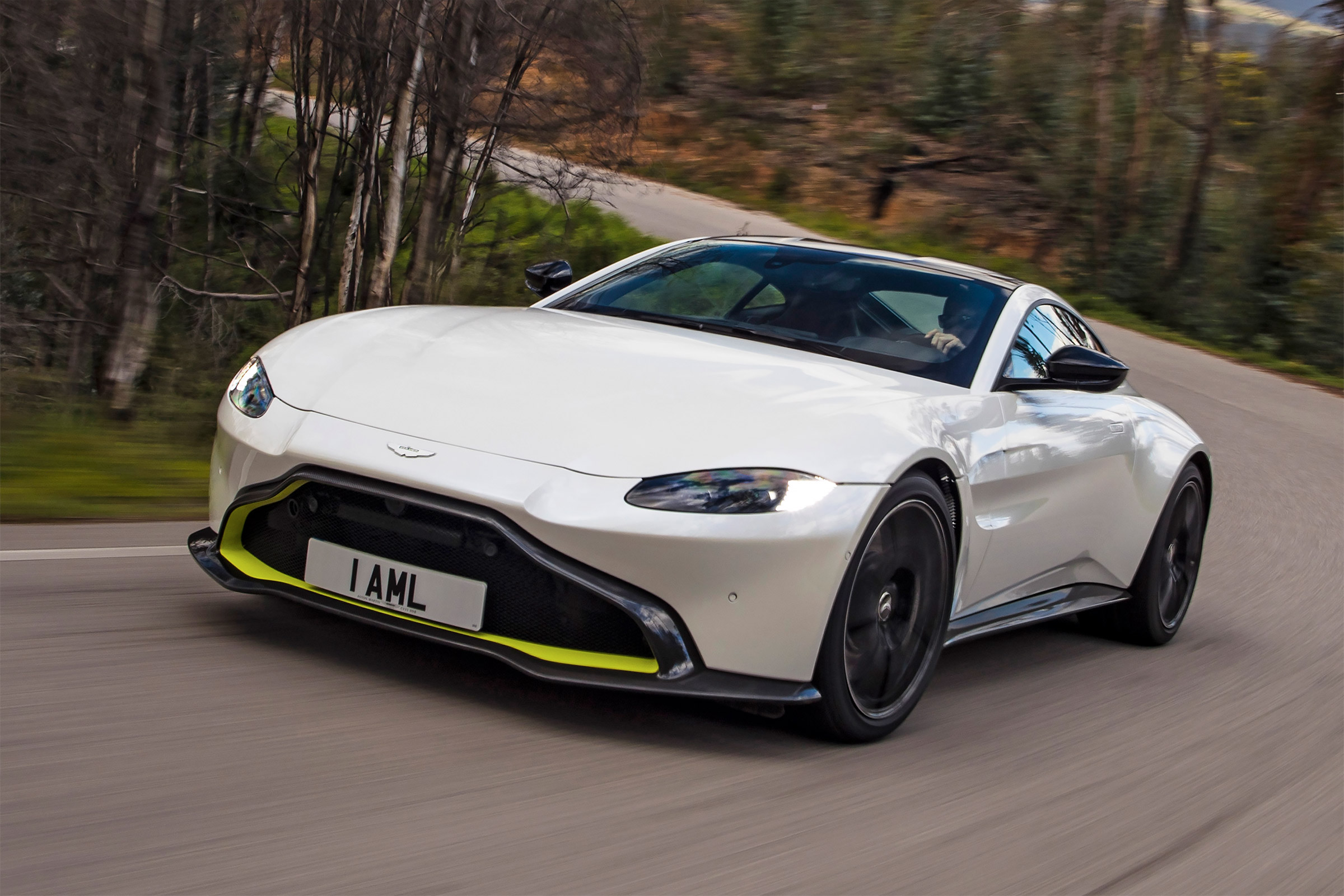 2019_Aston_Martin_Vantage_0009