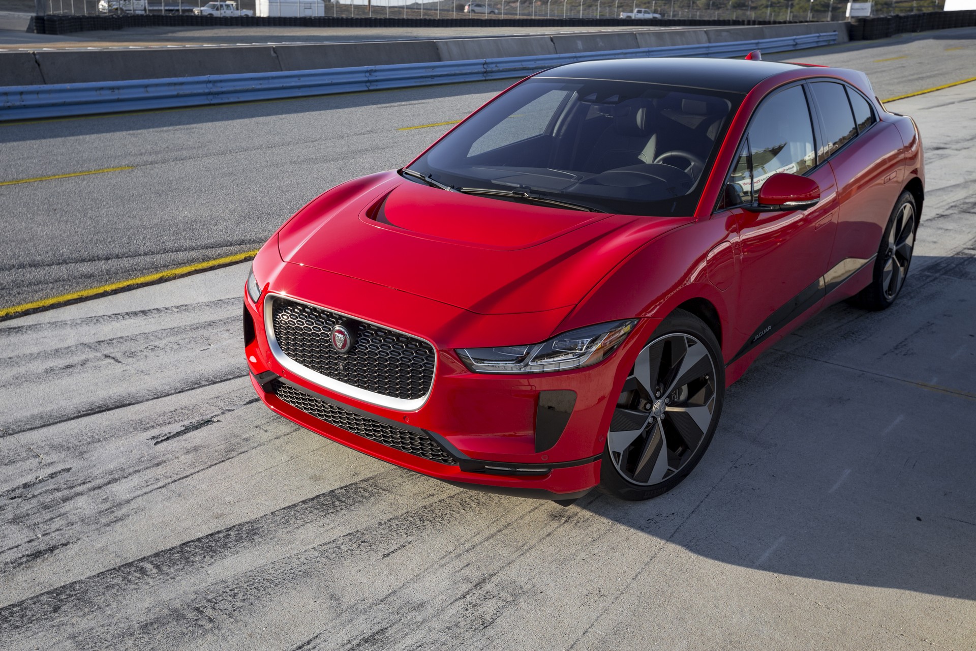2019_Jaguar_I-Pace_HSE_First_Edition_Laguna_Seca_0003