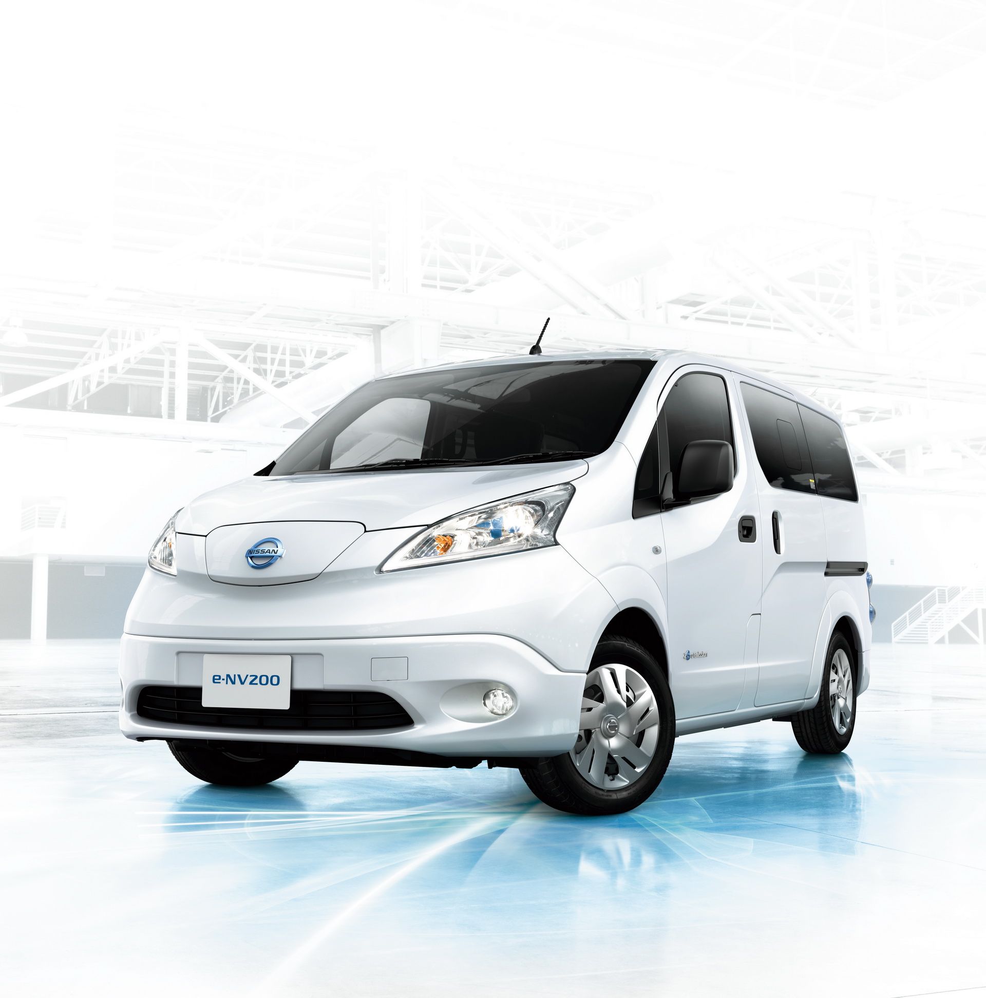 Διαθέσιμο το ανανεωμένο Nissan e-NV200 στην Ιαπωνία ...