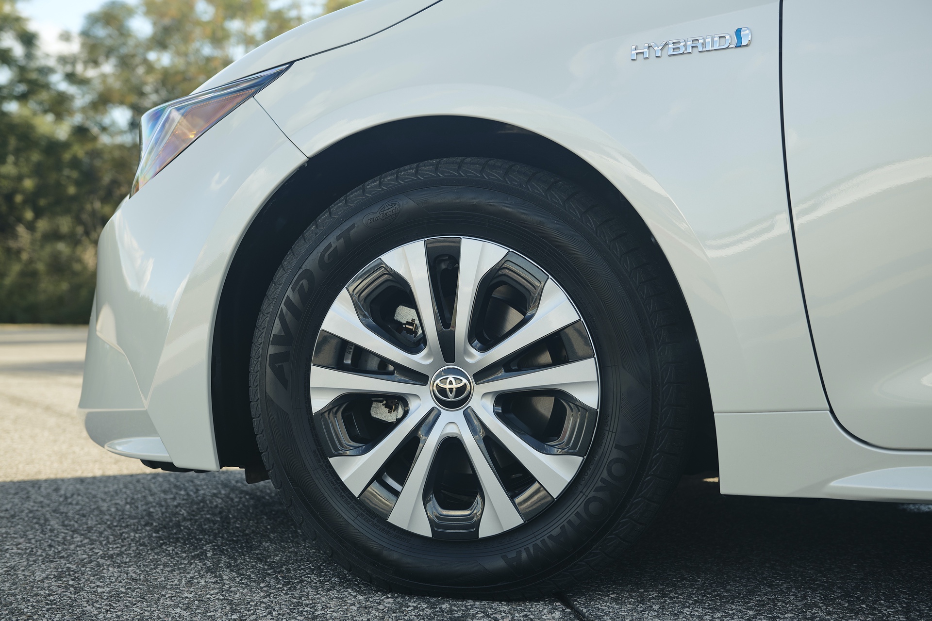 2019_Toyota_Corolla_Hybrid_0000