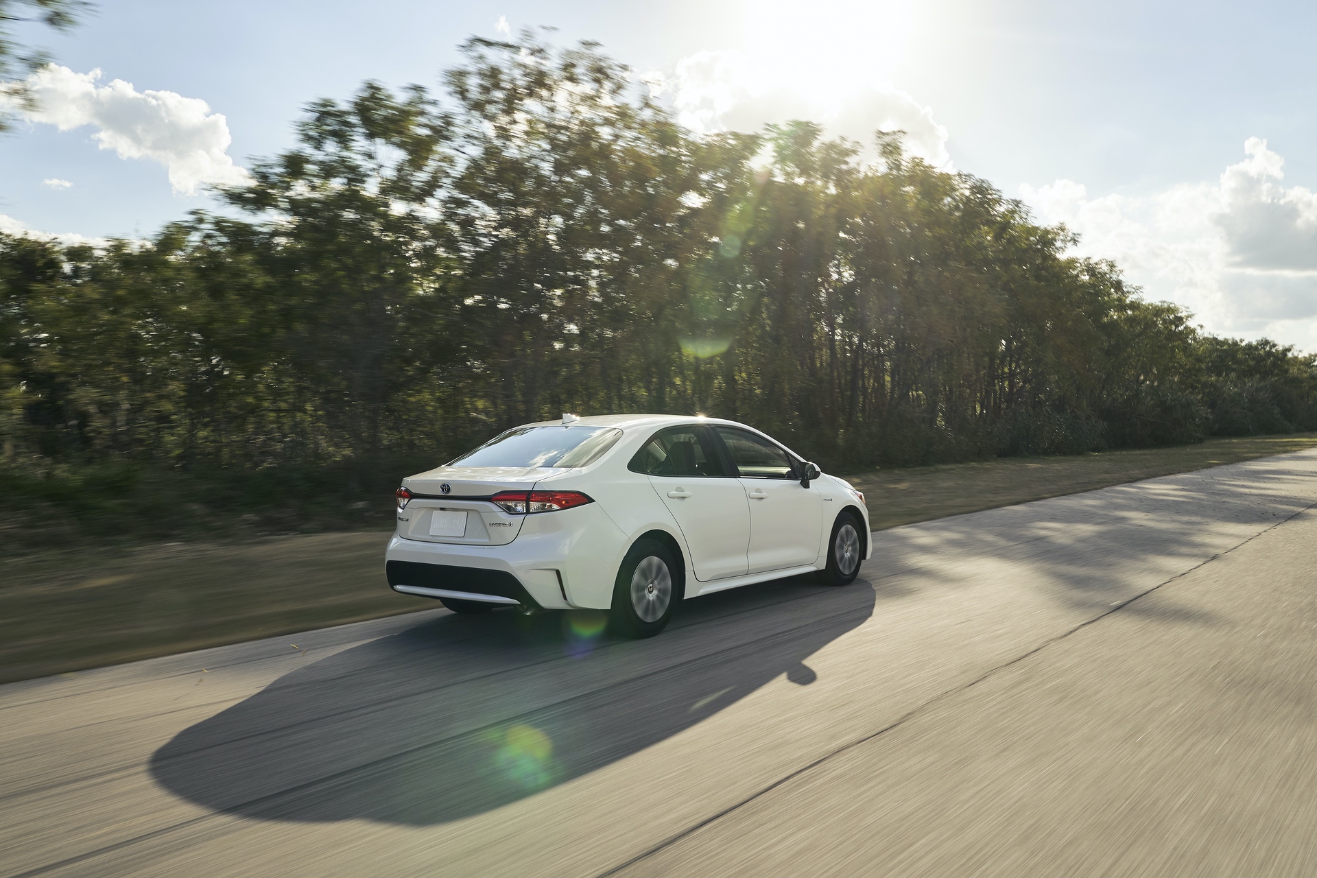2019_Toyota_Corolla_Hybrid_0003