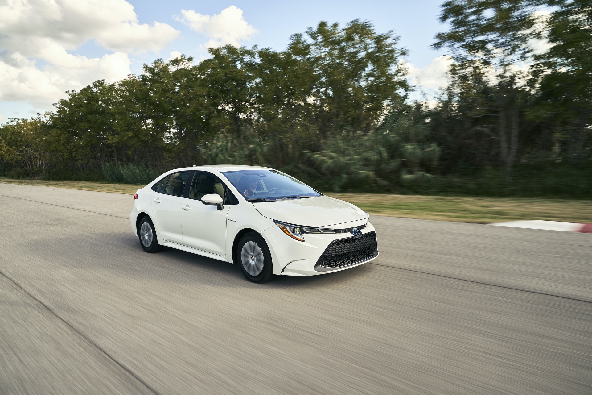 2019_Toyota_Corolla_Hybrid_0004