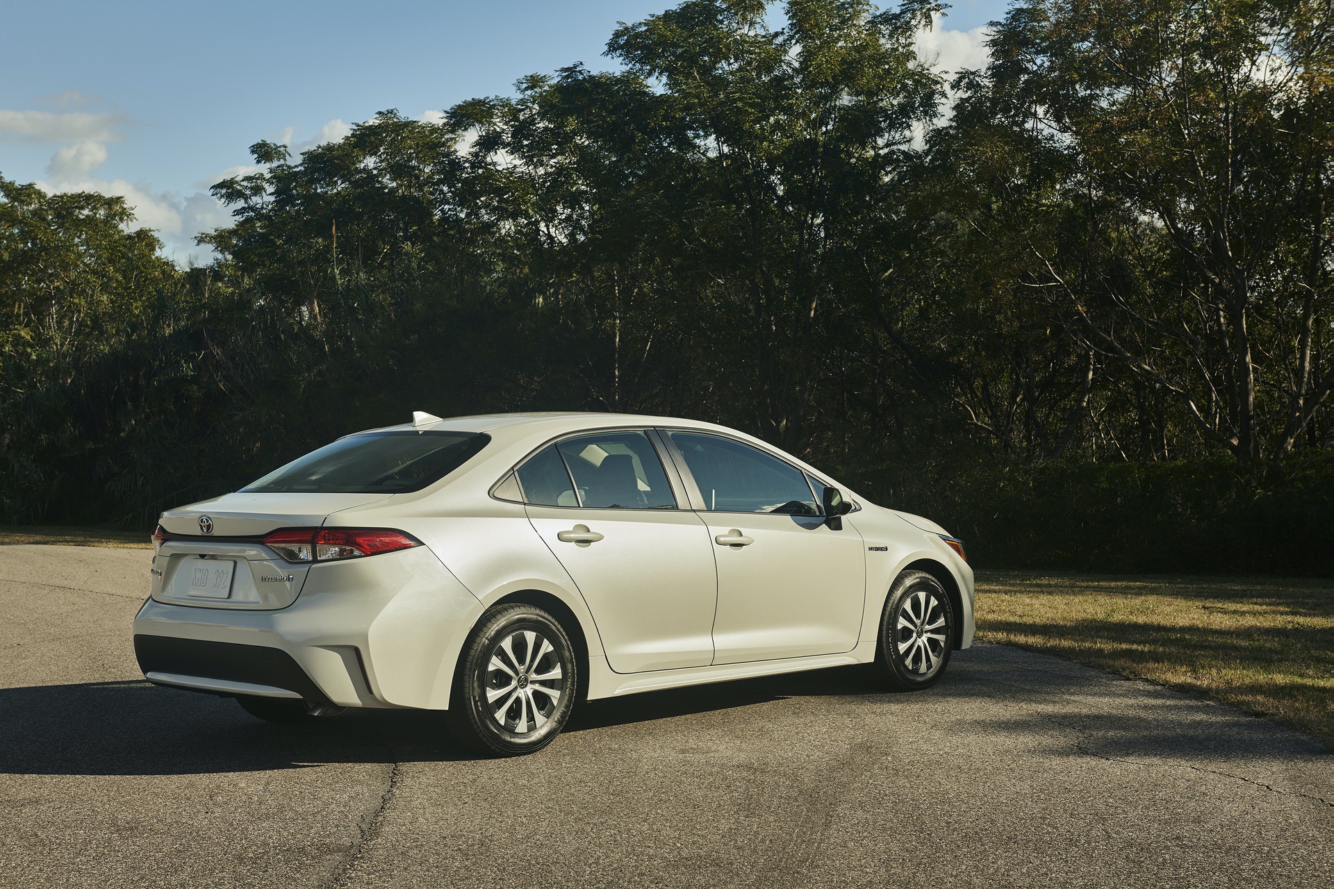 2019_Toyota_Corolla_Hybrid_0006
