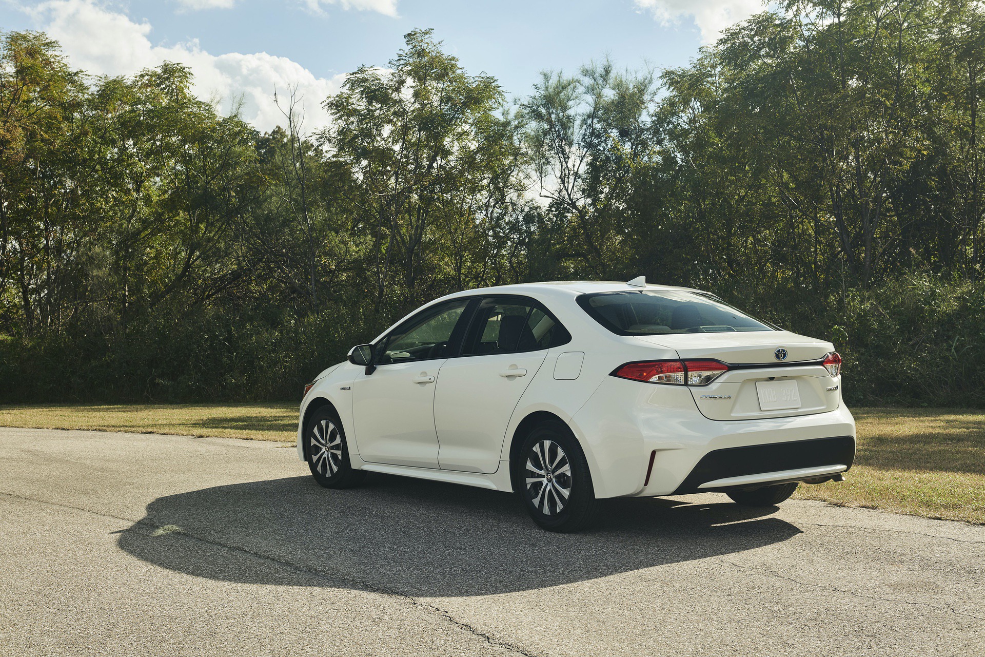2019_Toyota_Corolla_Hybrid_0009