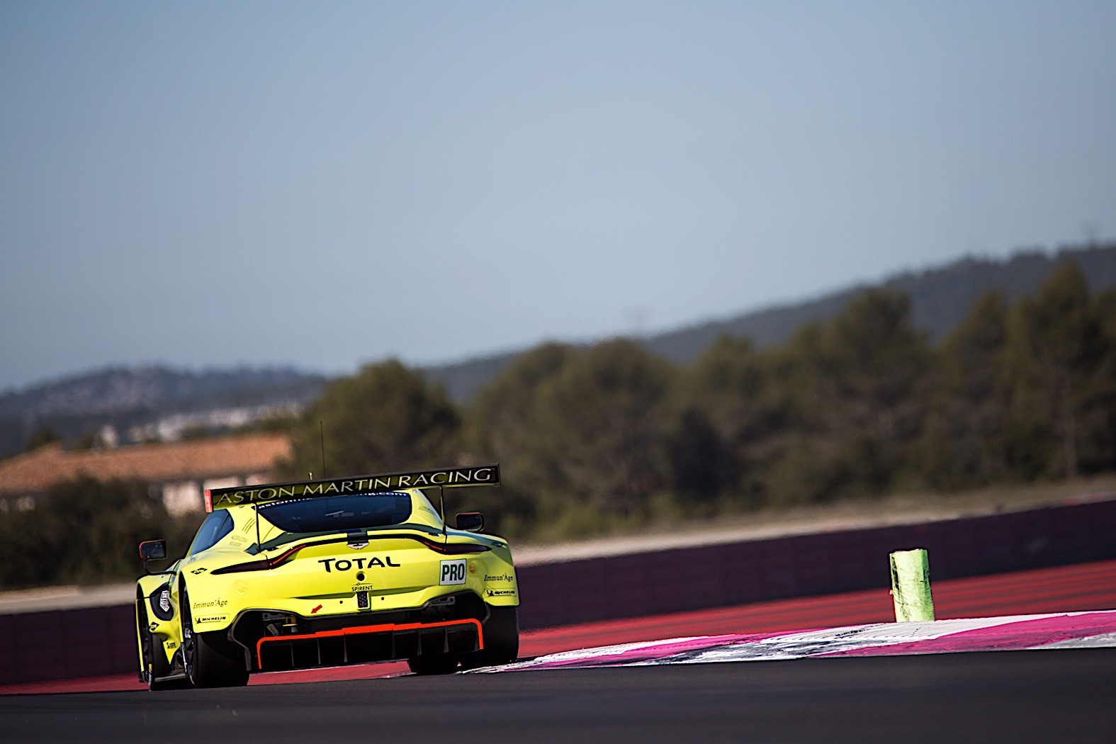 Aston_Martin_Vantage_GTE_0003