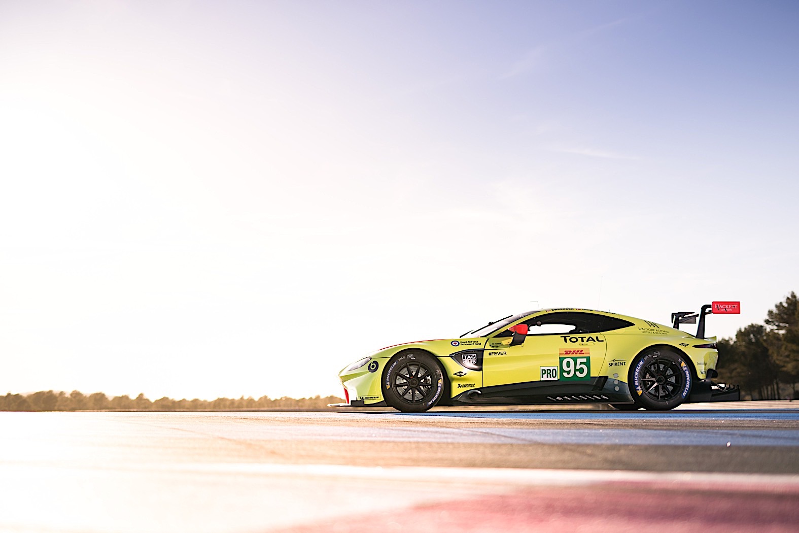 COPYRIGHT : NICK DUNGAN PHOTOGRAPHY CONTACT : NICK@NICKDUNGAN.CO.UK