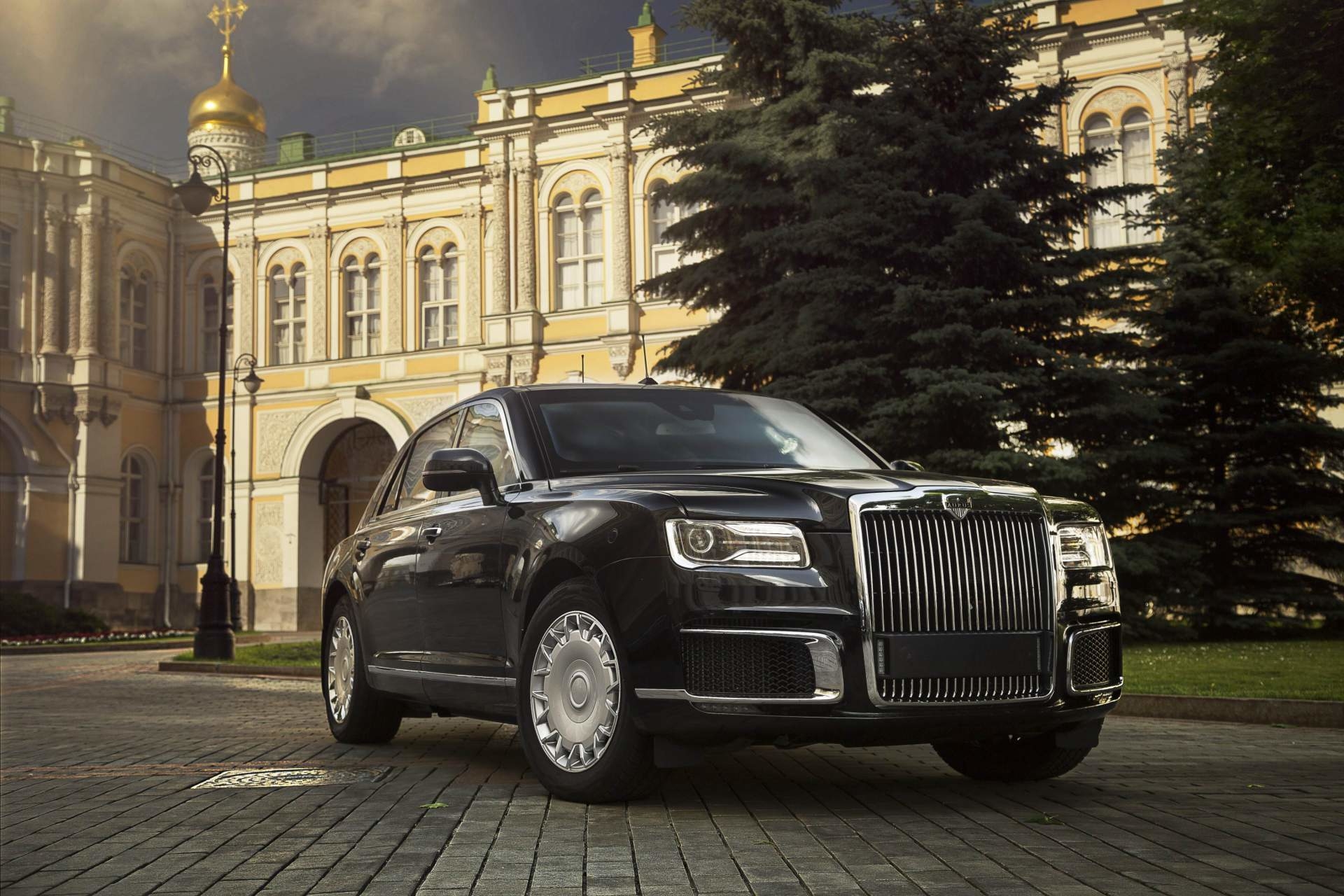Автомобиль aurus senat