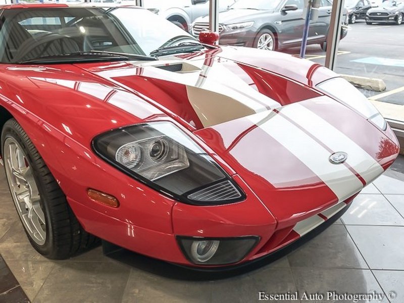 Brand_new_2005_Ford_GT_0000