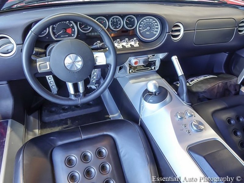Brand_new_2005_Ford_GT_0009