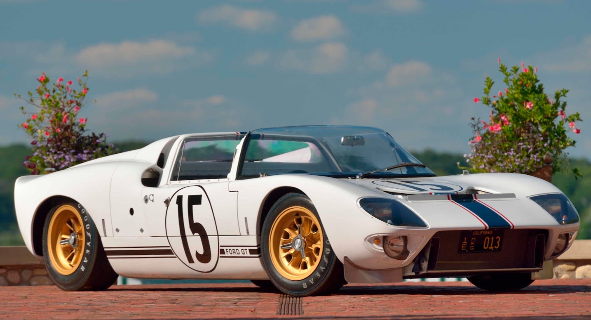 Ford GT Roadster Prototype 1965 in auction (1)