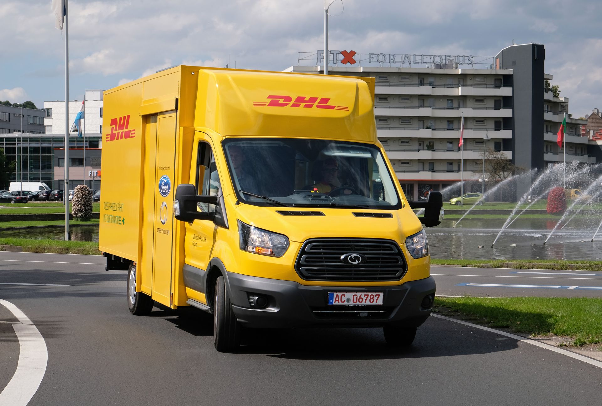 Deutsche Post DHL Group and Ford Unveil the Early Build StreetSc