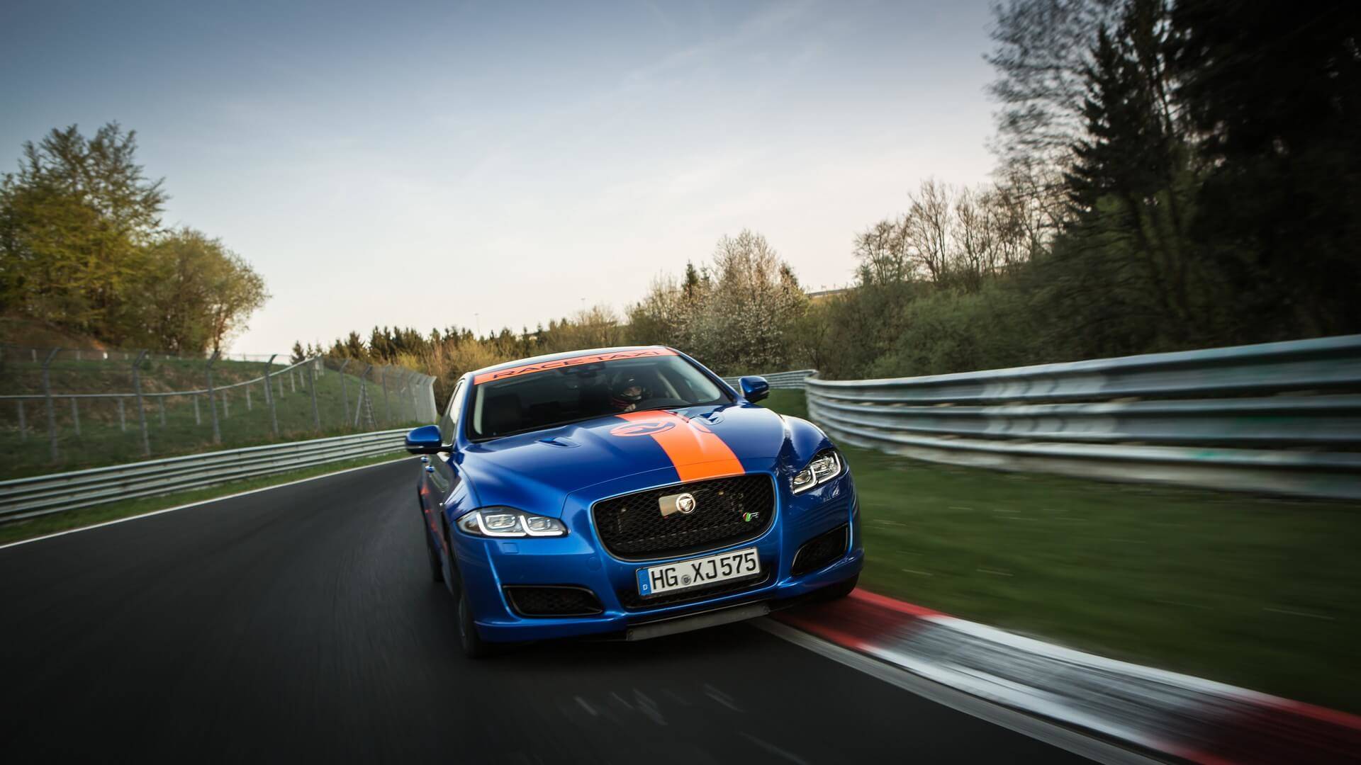 Jaguar_Nurburgring_taxi_0003