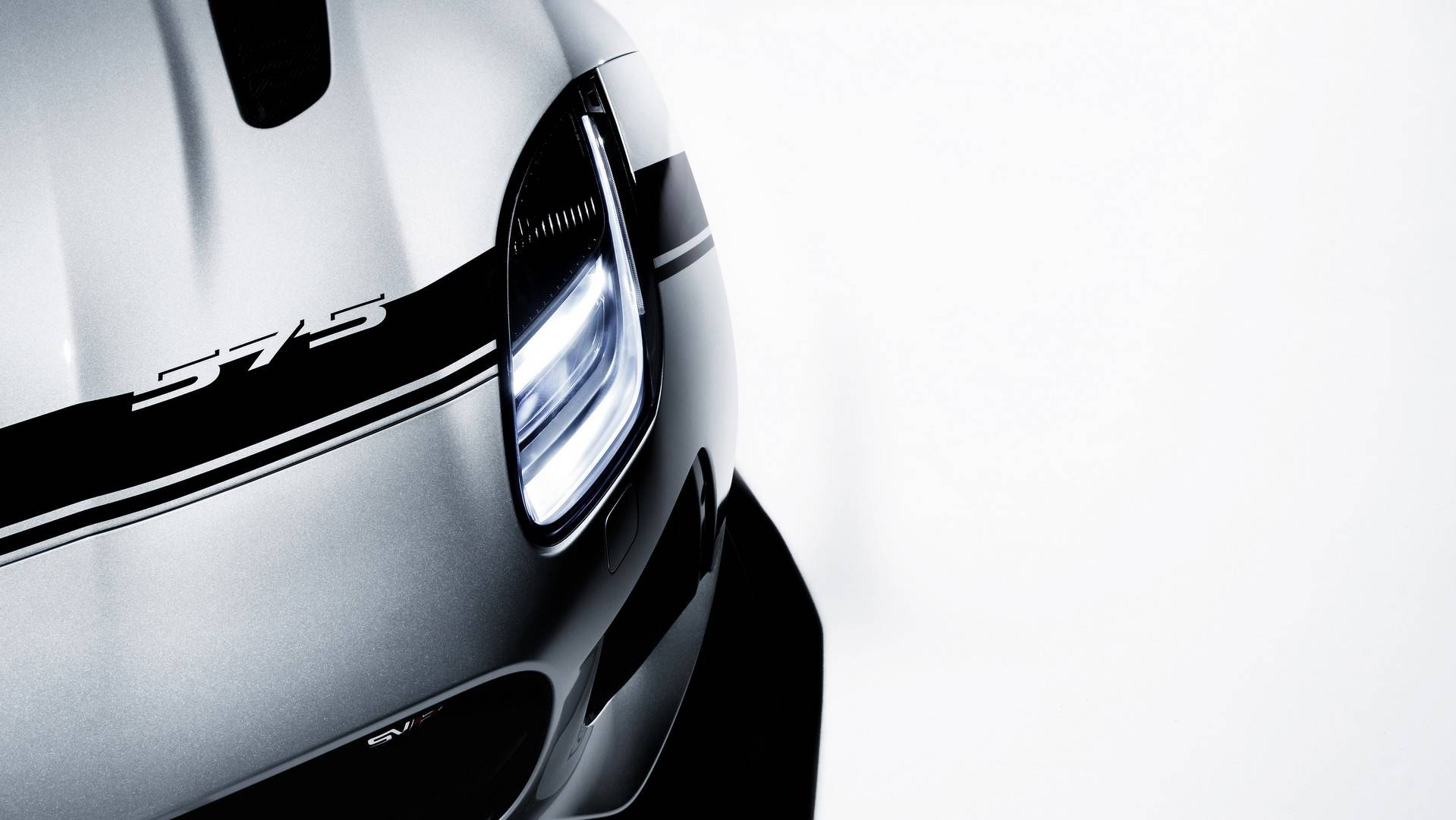 Jaguar_F-Type_SVR_with_Graphic_Pack_03