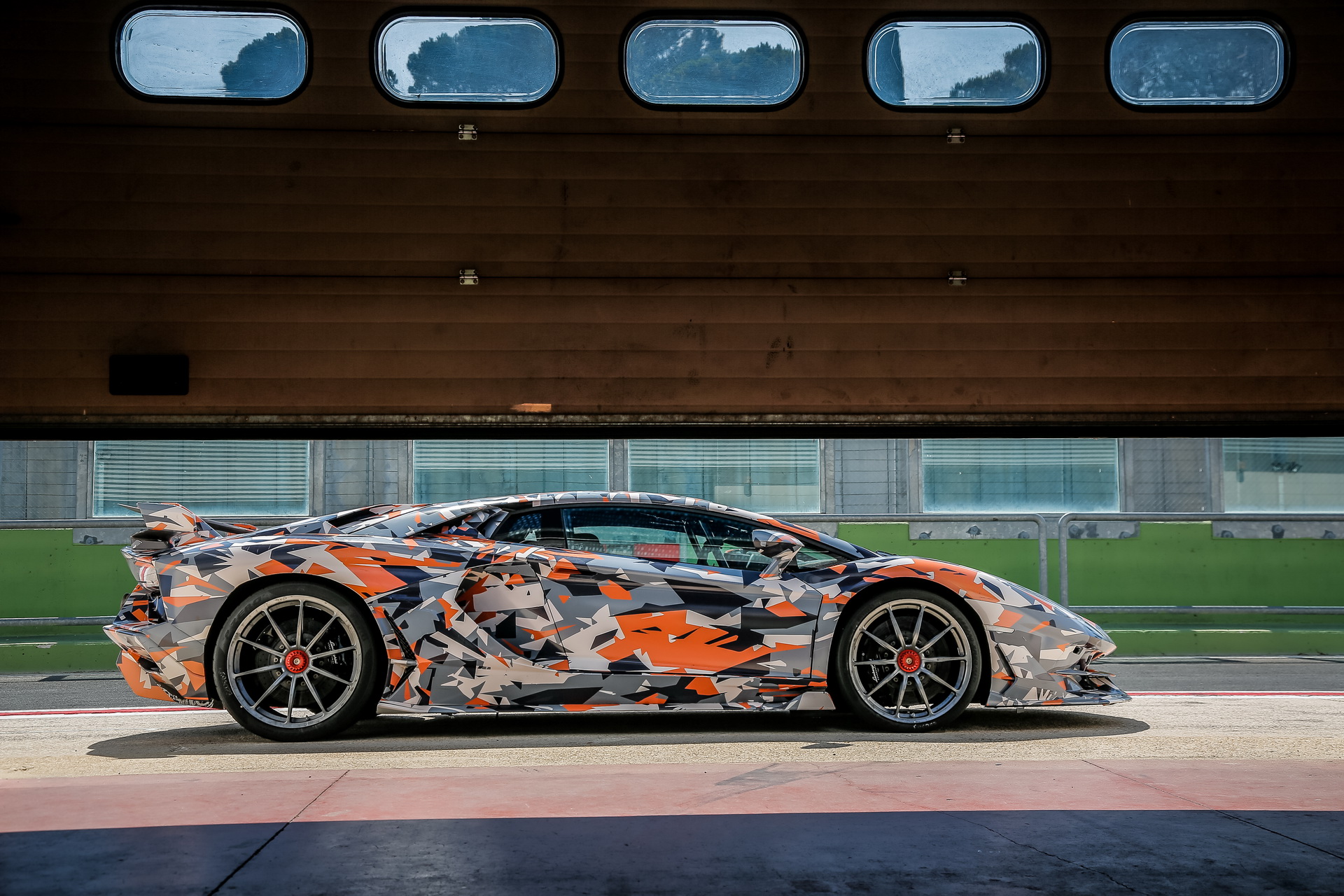 Lamborghini_Aventador_SVJ_0002
