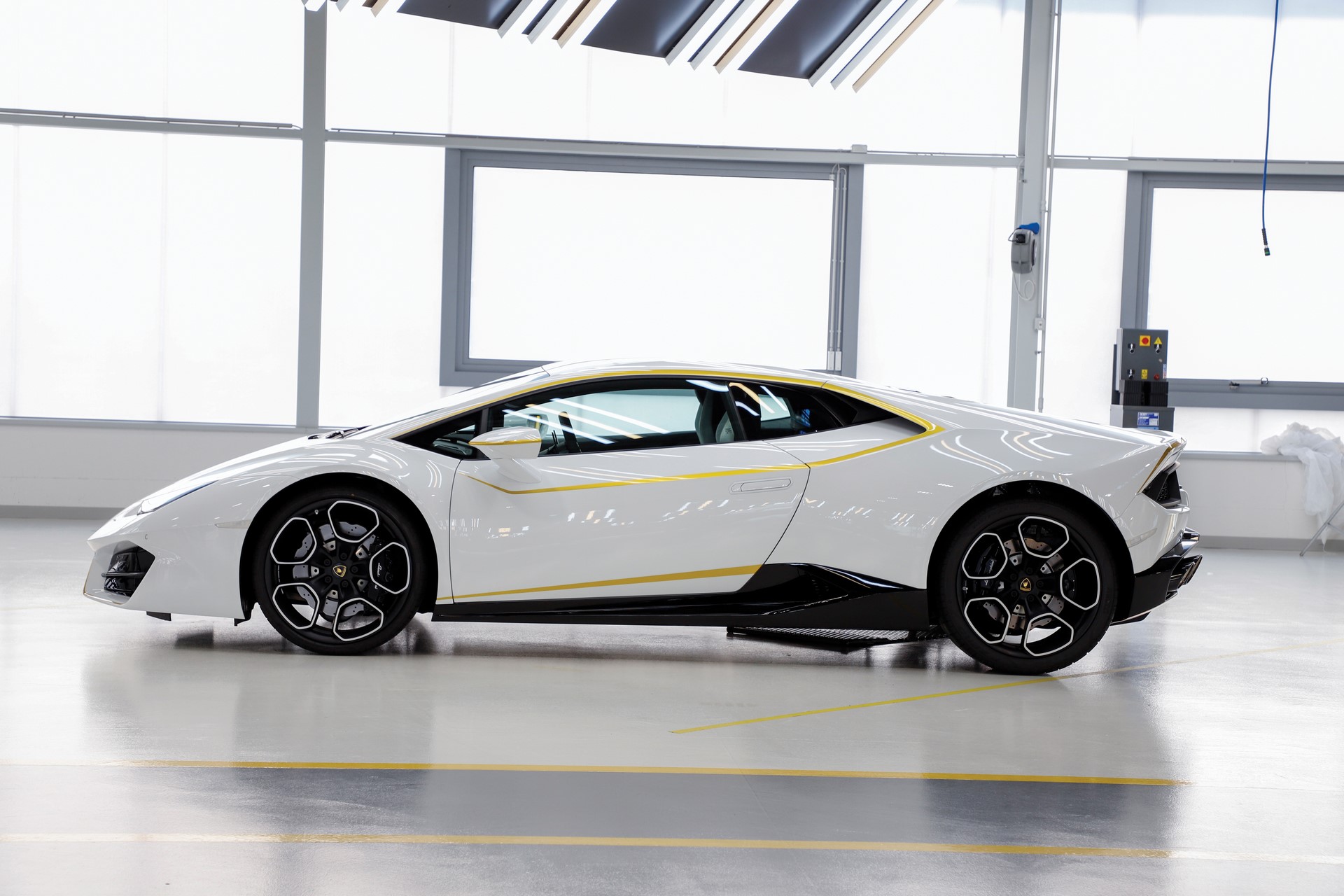 2018-Lamborghini-Huracan-RWD-Coupe_7
