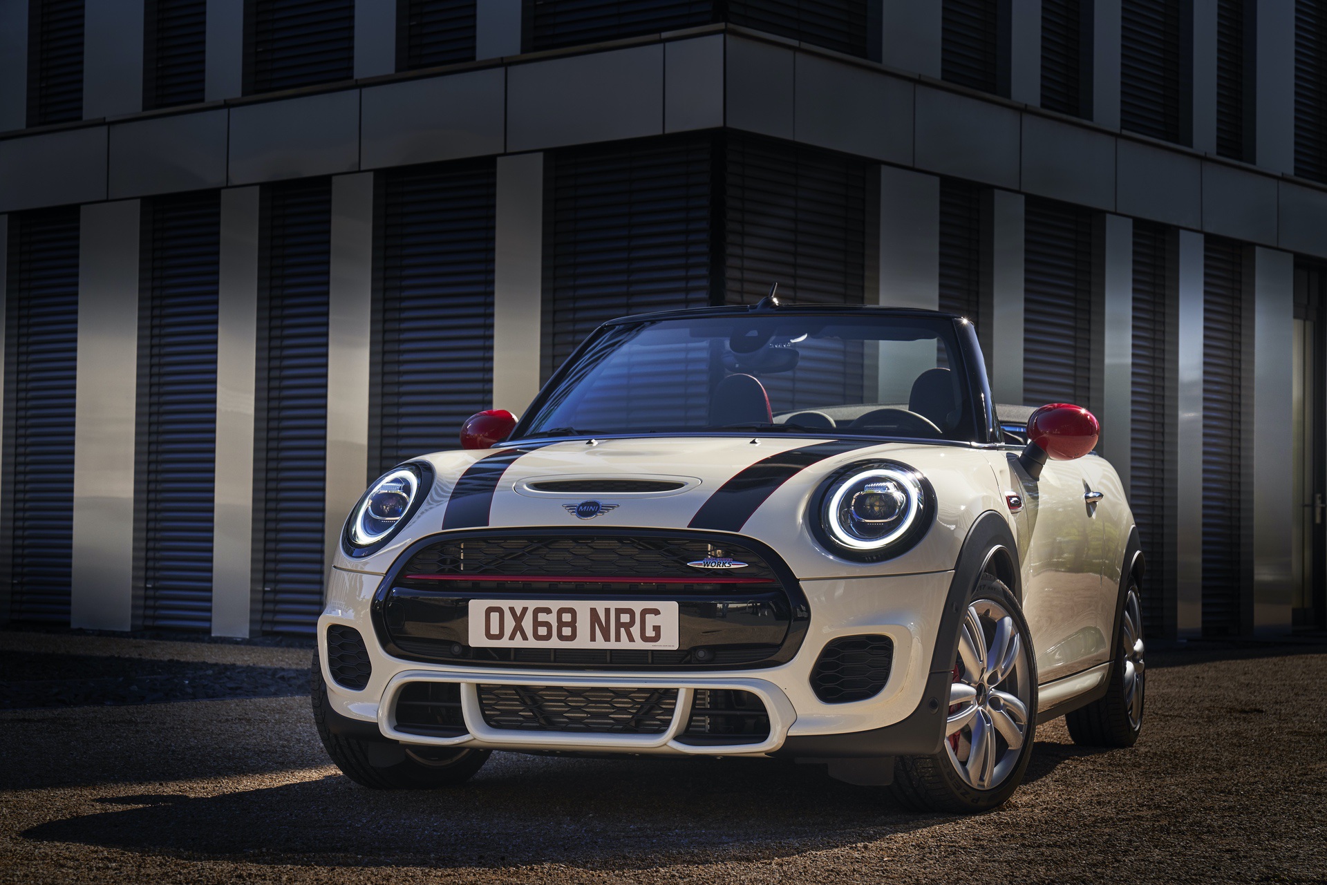 Mini_John_Cooper_Works_ Convertible_facelift_0001