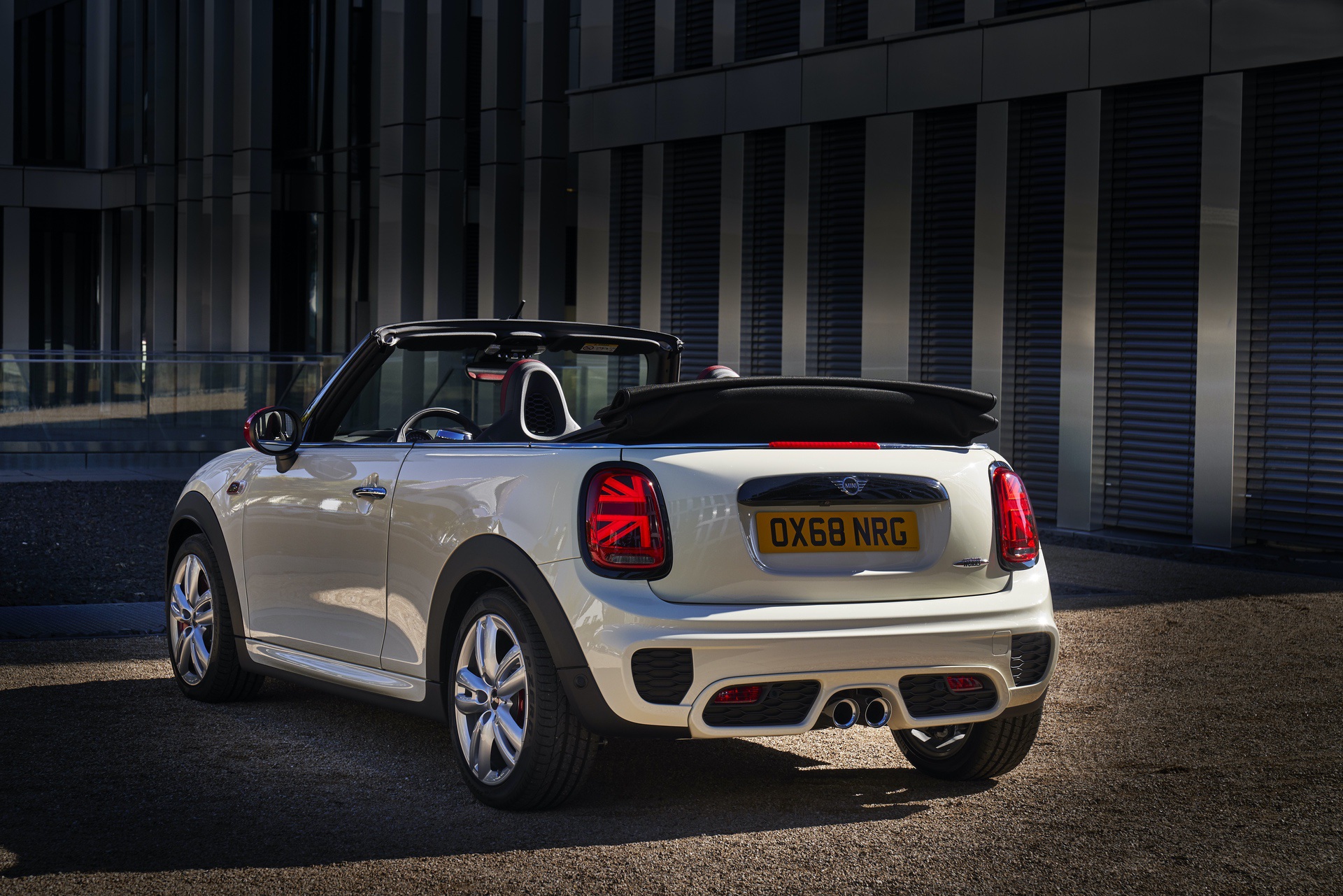Mini_John_Cooper_Works_ Convertible_facelift_0004