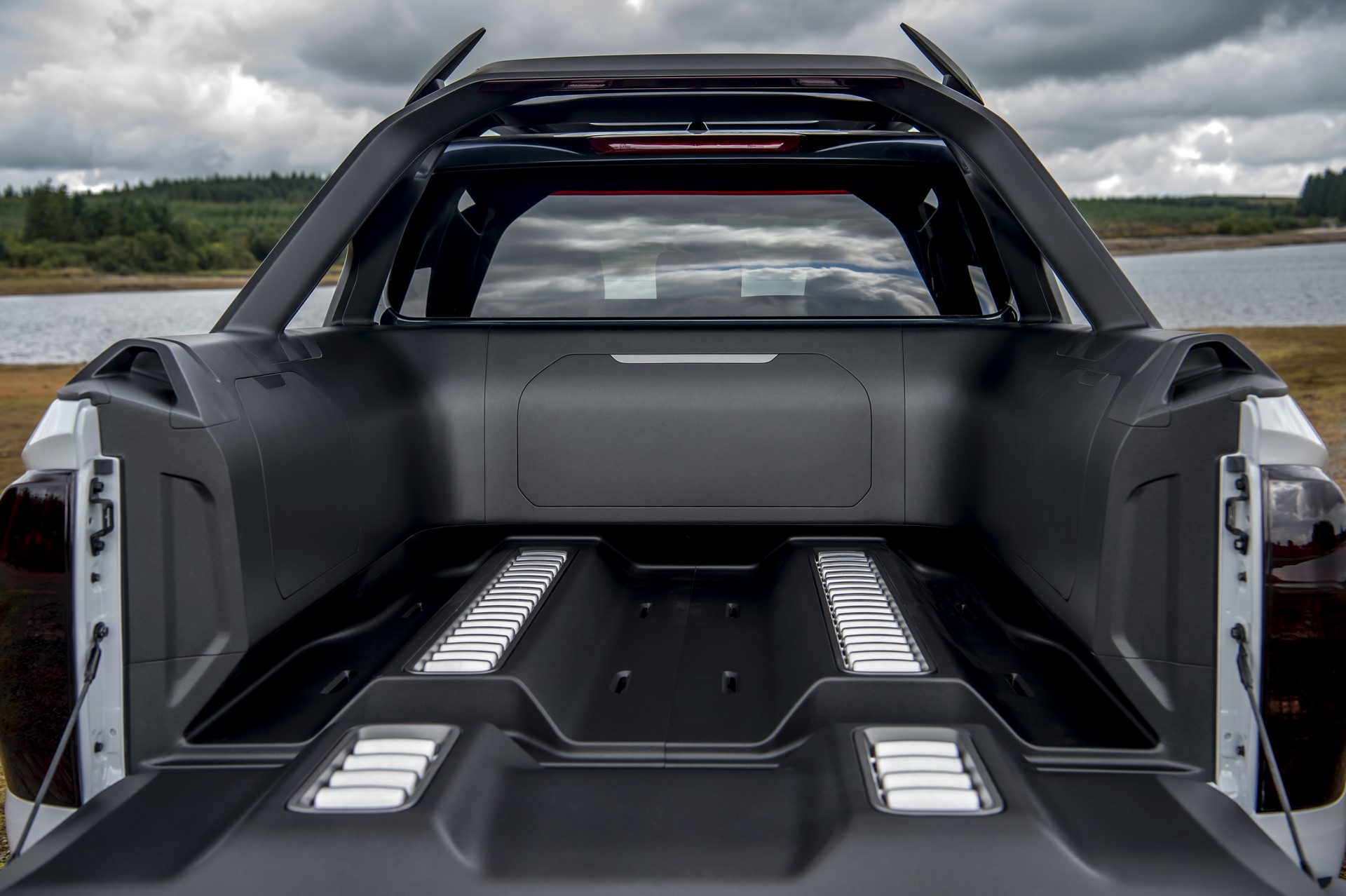 Nissan unveils mobile space observatory: the Nissan Navara Dark Sky Concept