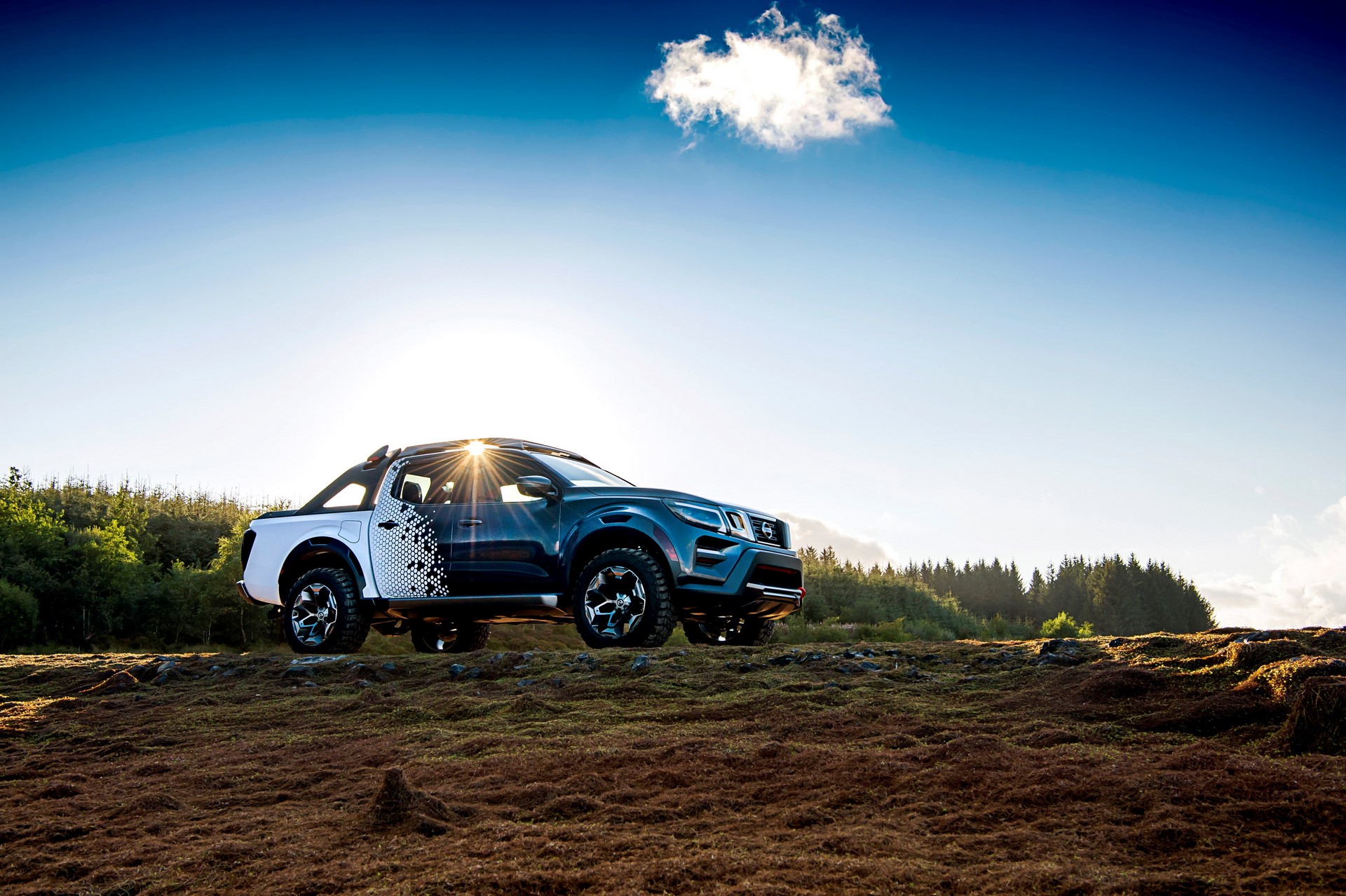 Nissan unveils mobile space observatory: the Nissan Navara Dark Sky Concept
