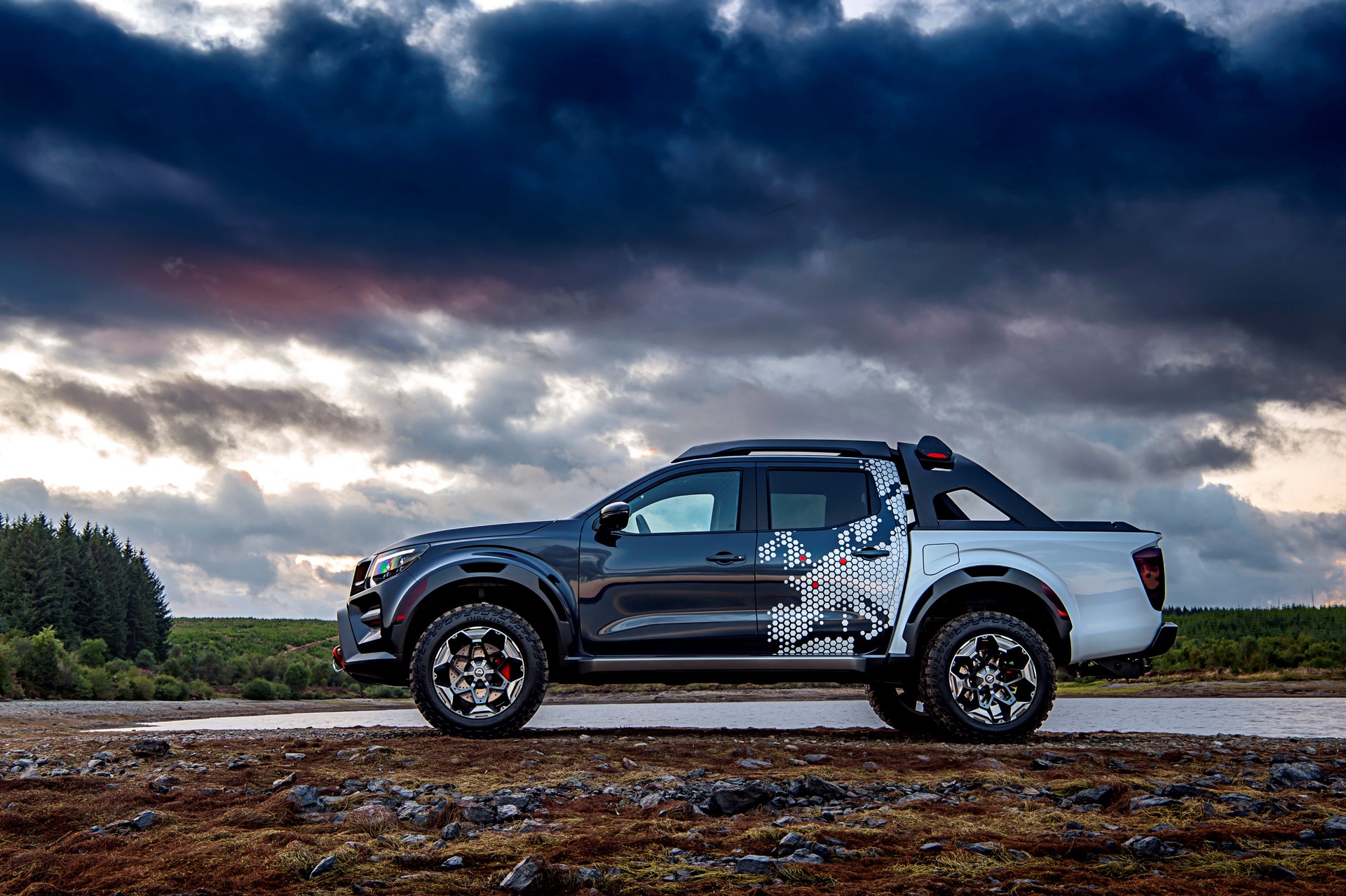 Nissan unveils mobile space observatory: the Nissan Navara Dark Sky Concept