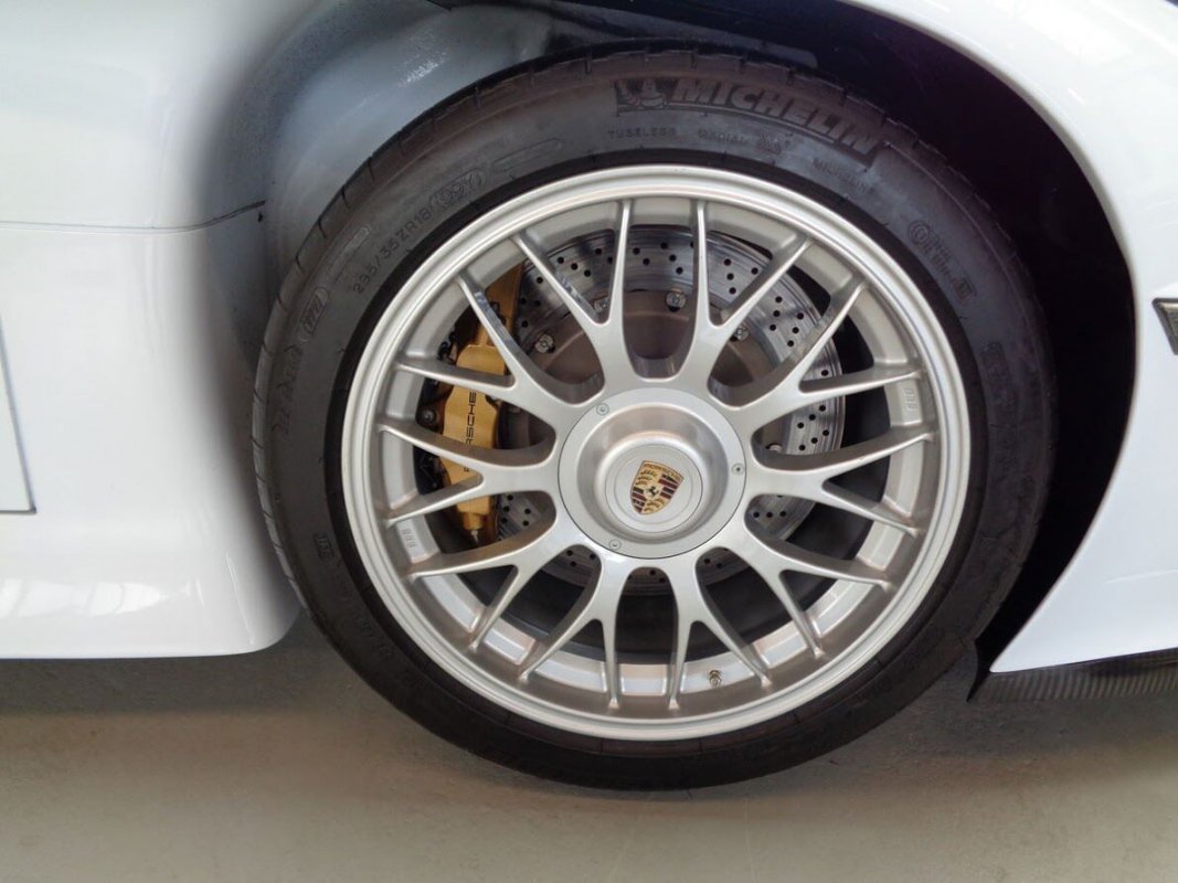 Porsche_911_GT1_for_sale_07
