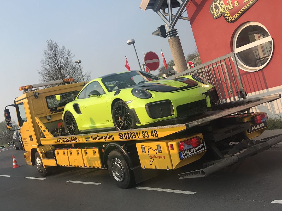 Porsche_911_GT2_RS_nurburgring_crash_0001
