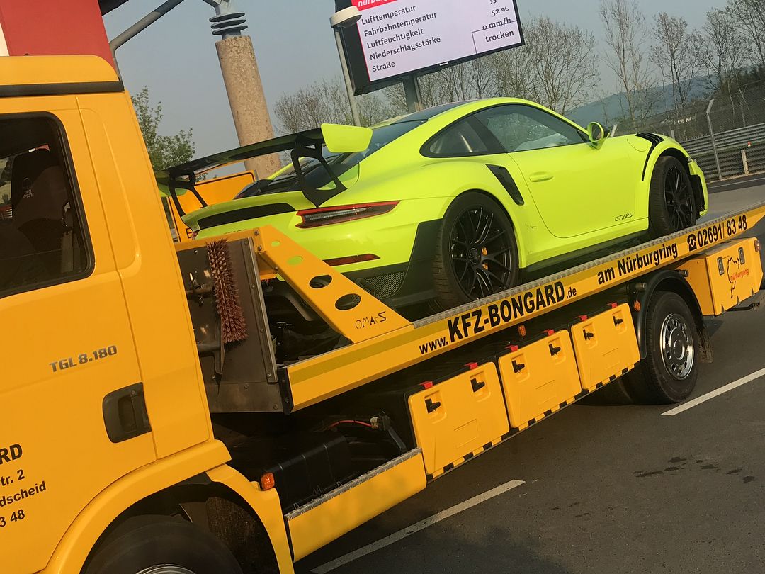 Porsche_911_GT2_RS_nurburgring_crash_0002