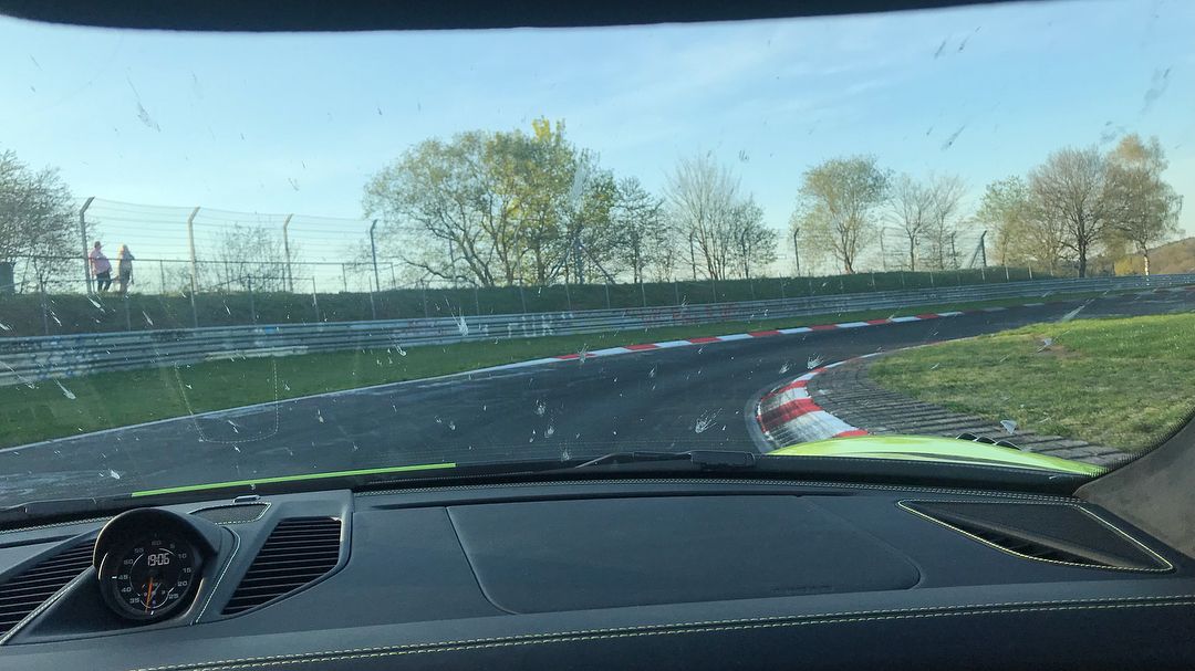 Porsche_911_GT2_RS_nurburgring_crash_0004