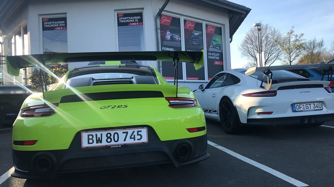 Porsche_911_GT2_RS_nurburgring_crash_0006