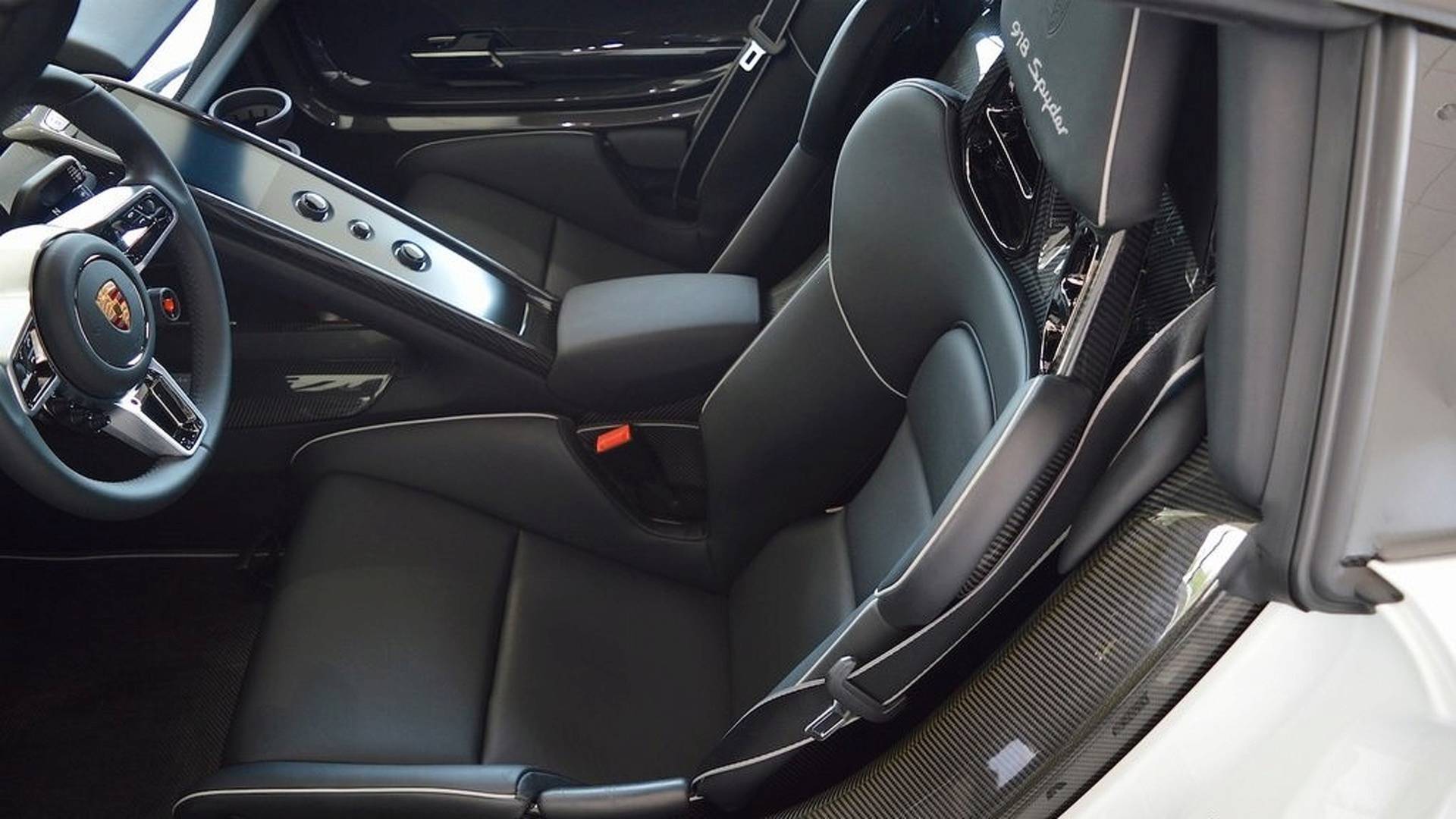 Porsche_918_Spyder_Weissach_For_Sale_0016