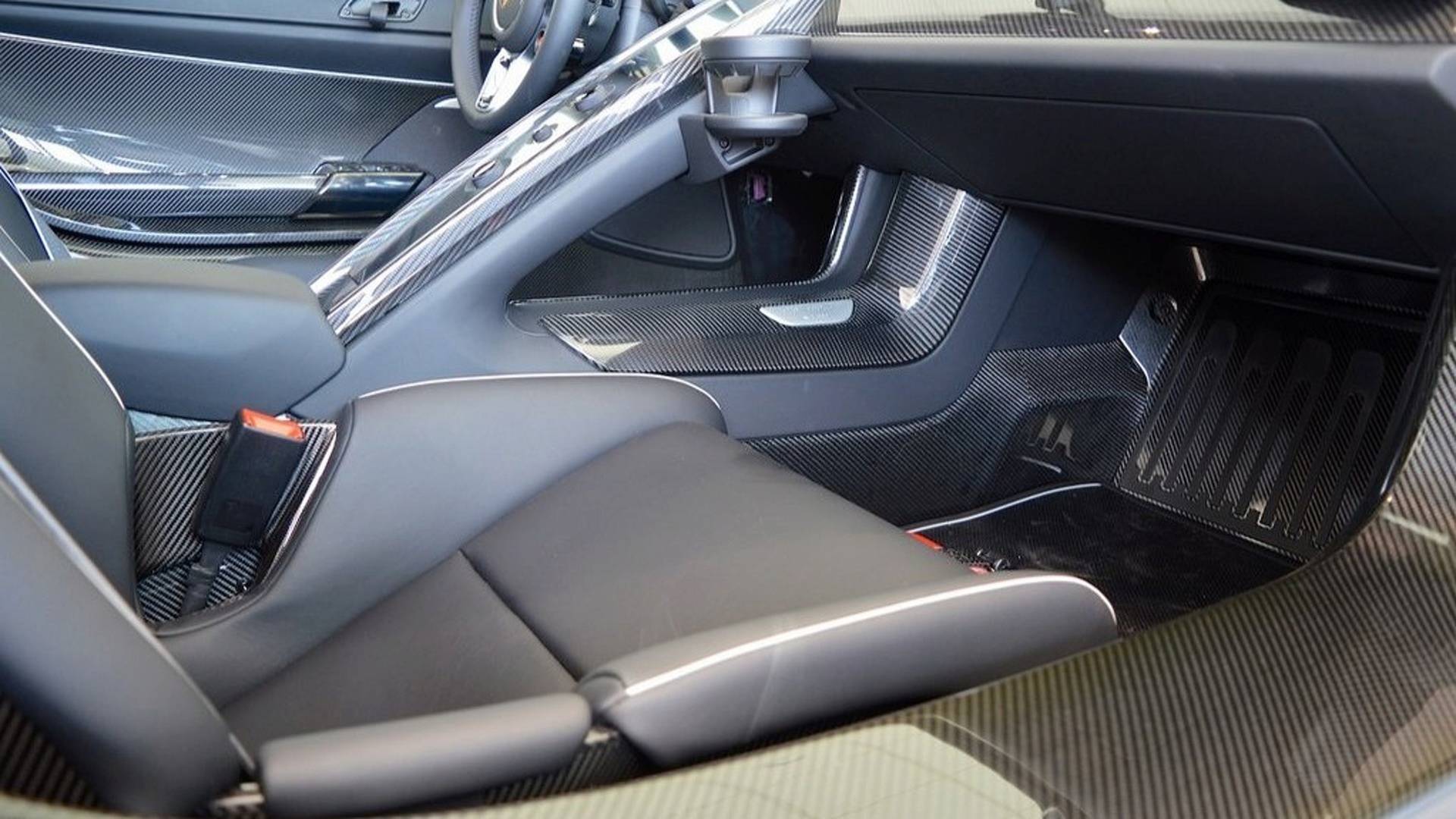 Porsche_918_Spyder_Weissach_For_Sale_0017