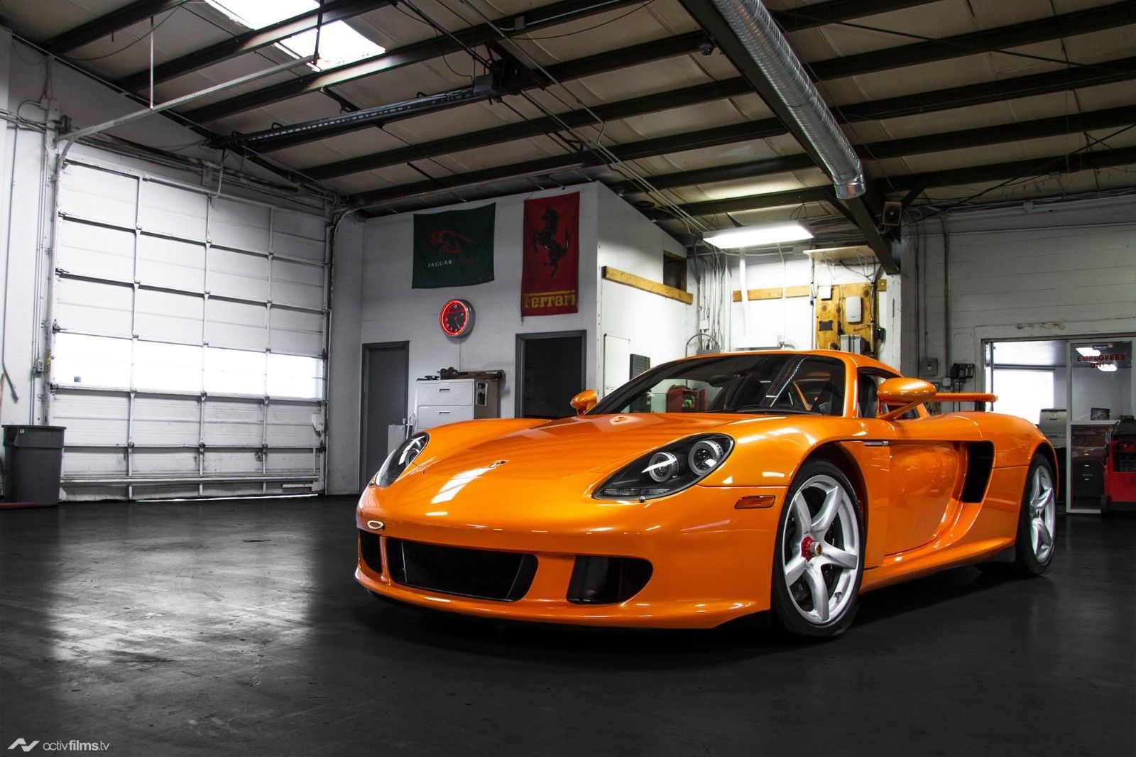 Porsche_Carrera_GT_Αrancio_Βorealis_0001