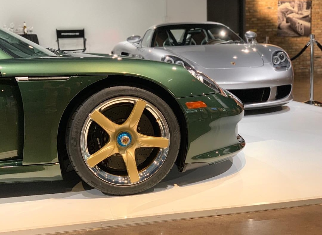 Porsche Carrera GT with Oak Green Metallic color (4)