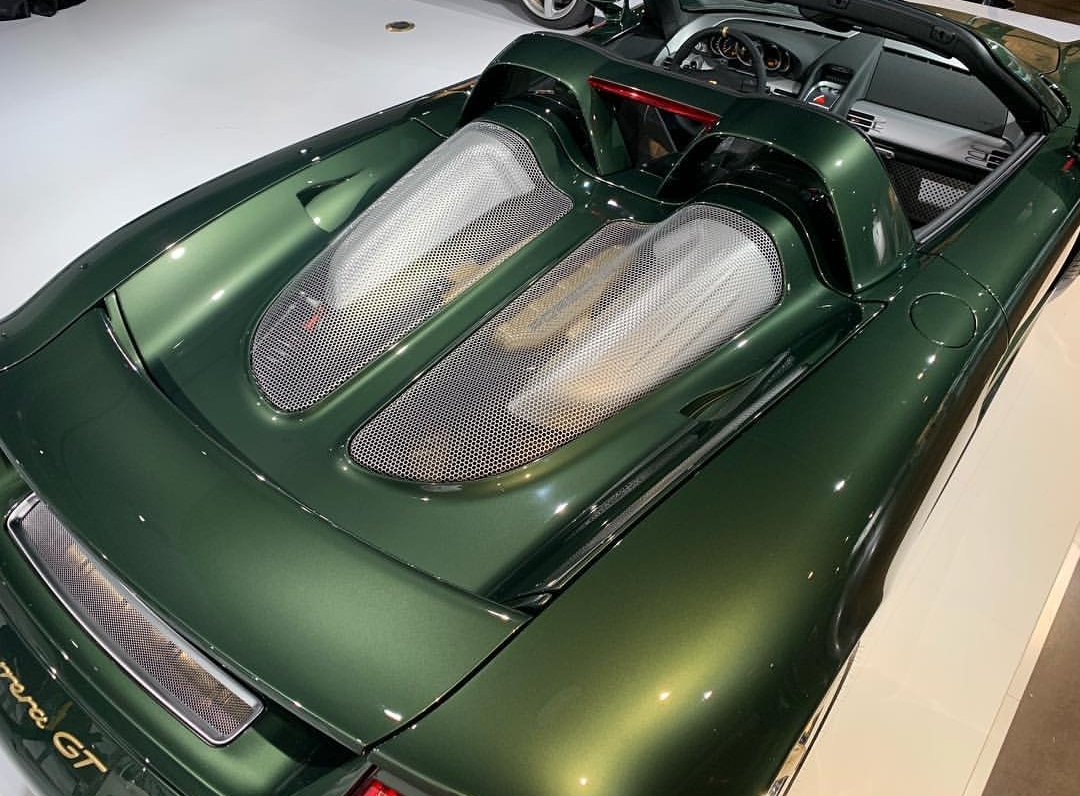 Porsche Carrera GT with Oak Green Metallic color (9)
