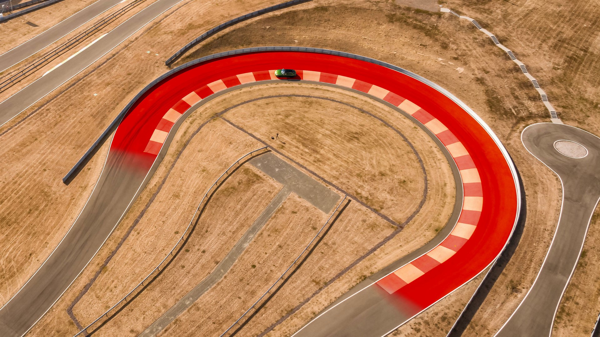 1396337_karussell_circuit_in_leipzig_2018_porsche_ag