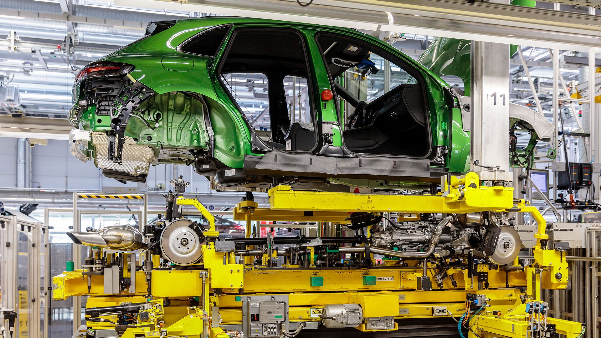 Porsche Macan facelift production plant start leipzig_2018_porsche_ag (1)