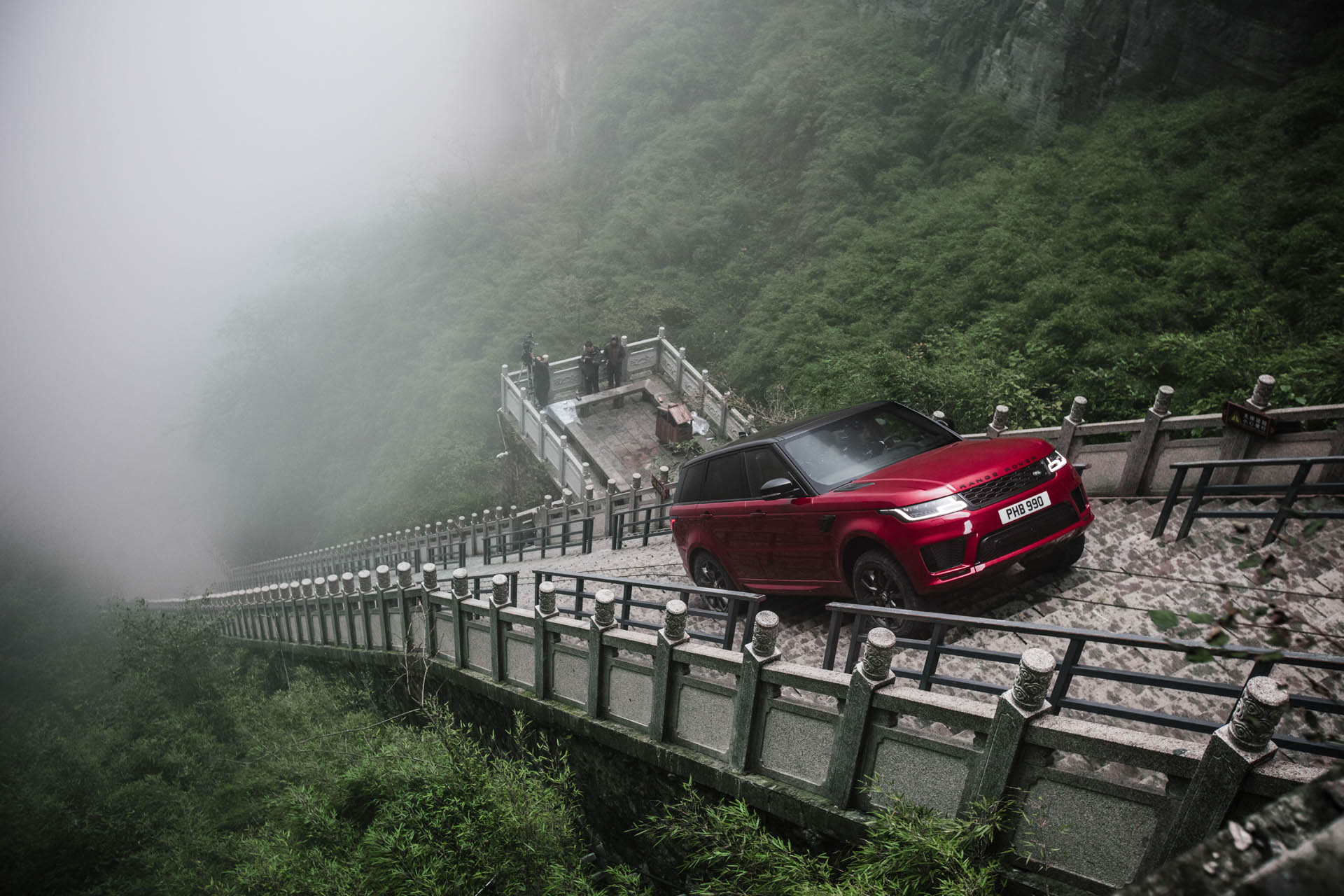 Range_Rover_Sport_PHEV_Dragon_Challenge_01
